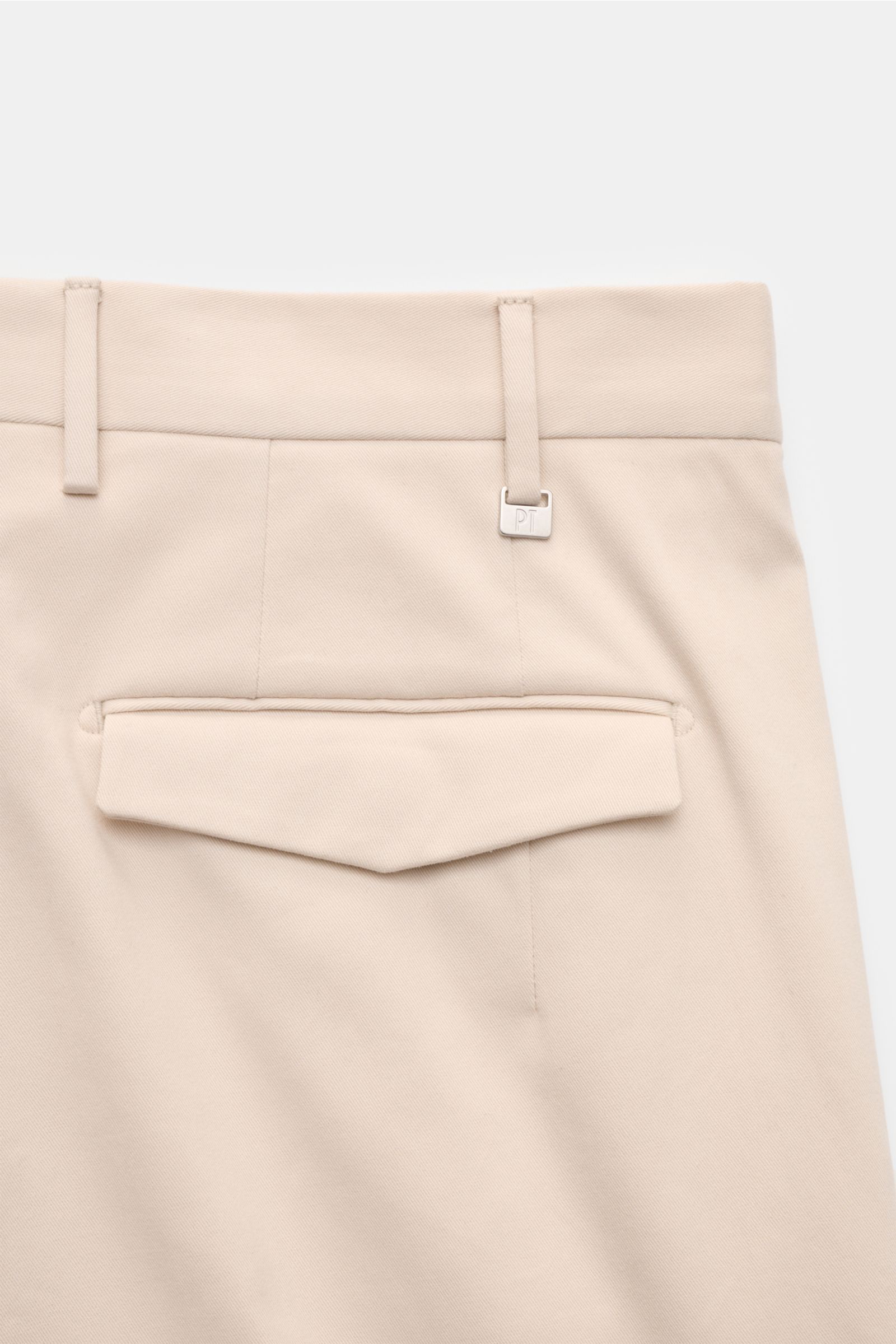 Back view close-up of PT Torino Cotton trousers 'Master Fit' sand, showcasing the fixed hem turn-up, French pockets, and buttoned flap. A stylish all-rounder: The trousers 'Master Fit' by PT TORINO made of brushed cotton with slight stretch content have a