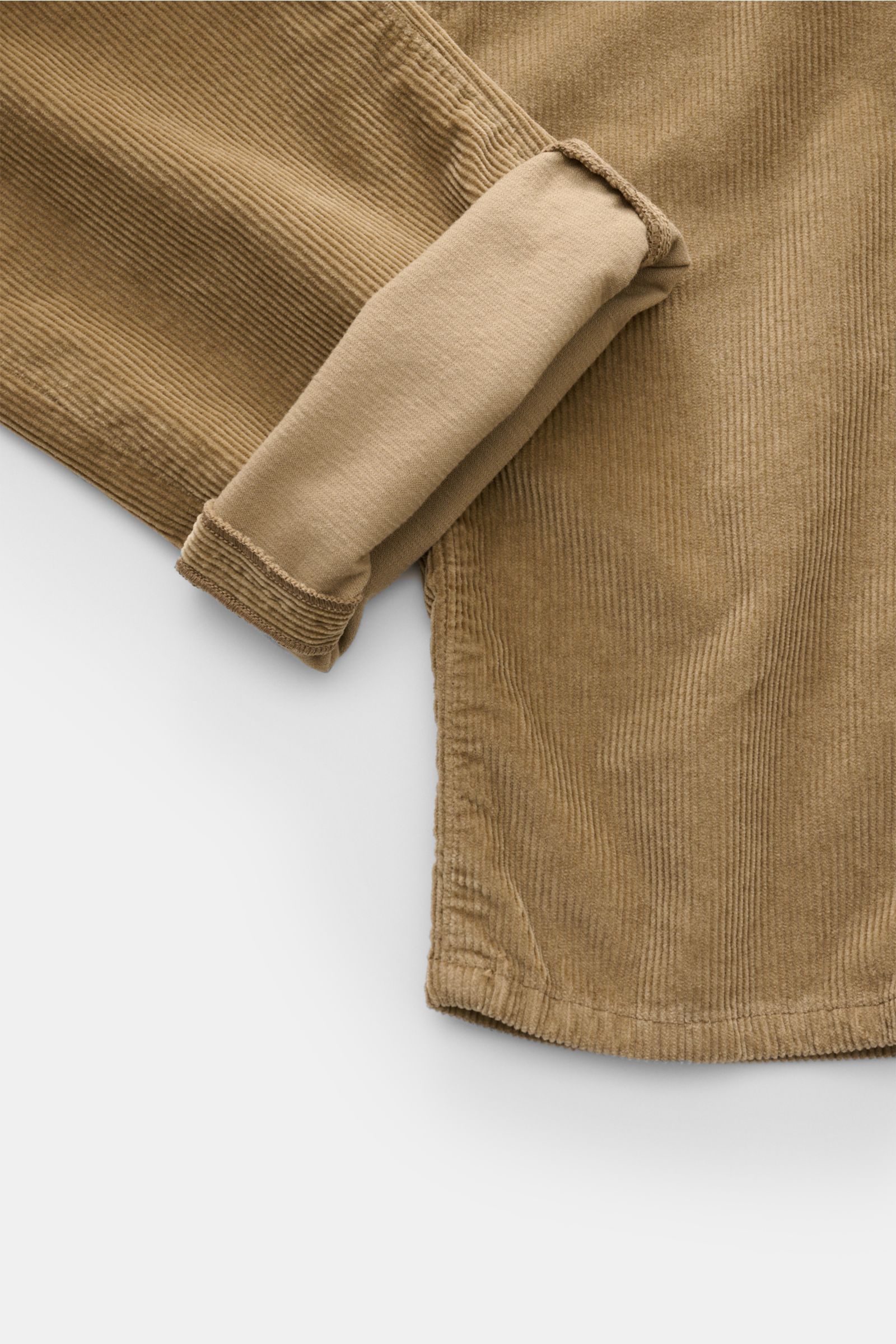 HandPicked Cordhose 'Parma' beige aus Baumwoll-Modal-Cord, slim fit, schmal zulaufend, Button Fly, Detailansicht vom Bein mit Umschlag, weicher Griff.