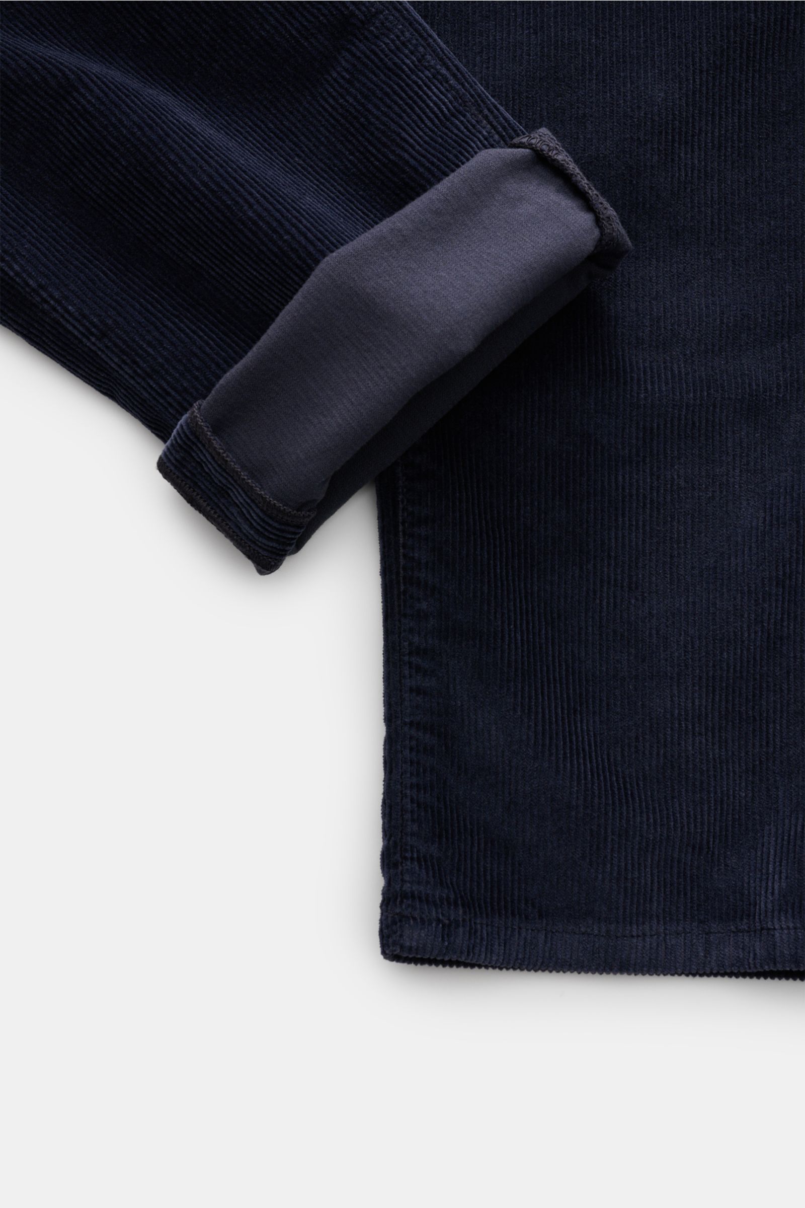 HandPicked Cordhose 'Parma' navy, Detailaufnahme von Saum und Umschlag, Slim Fit Cord aus Baumwolle und Modal, weich, leicht elastisch.
