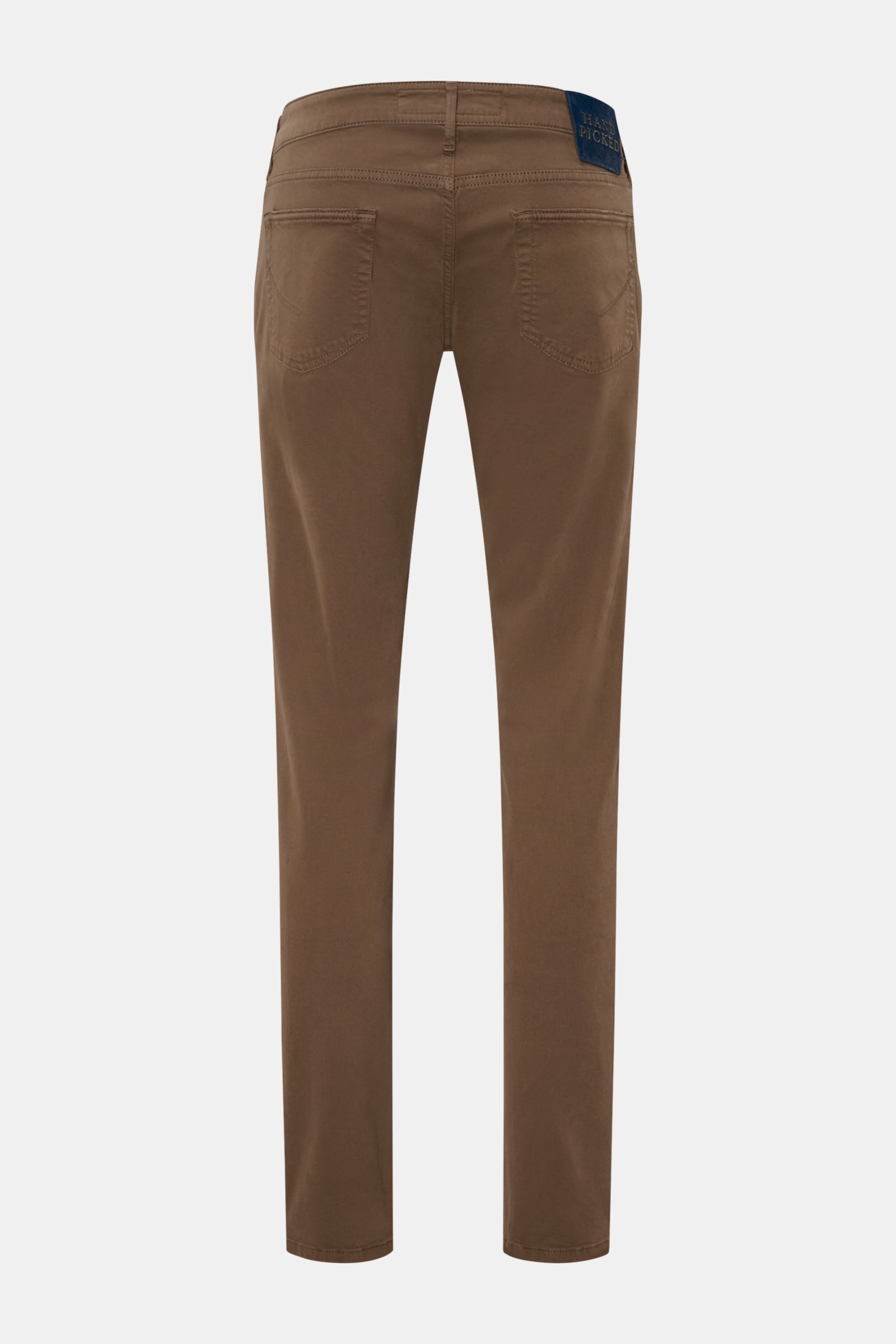 HandPicked Chinos 'Parma' brown shown from the back, slim fit with very tapered cut, cotton twill, slightly elasticated, soft feel, button fly, French pockets, coin pocket with initial, back pockets with stitching, leather patch in pony skin look.
