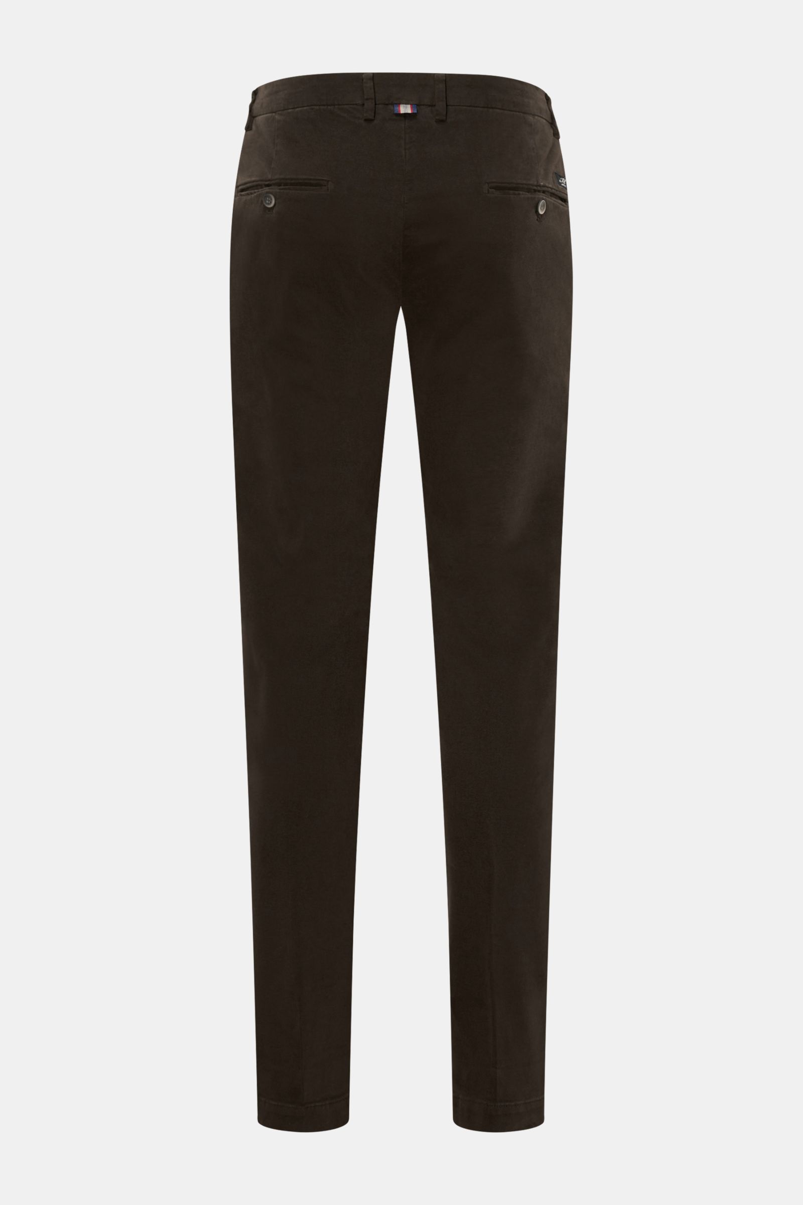 Mason's Chino 'Torino Style' dunkelbraun von hinten fotografiert, Slim Fit, Twill aus Baumwolle, leicht elastisch, garment dyed, niedrige Bundhöhe, Zip Fly, französische Taschen, paspelierte Gesäßtaschen mit Knopf, schmal zulaufend, weicher Griff.
