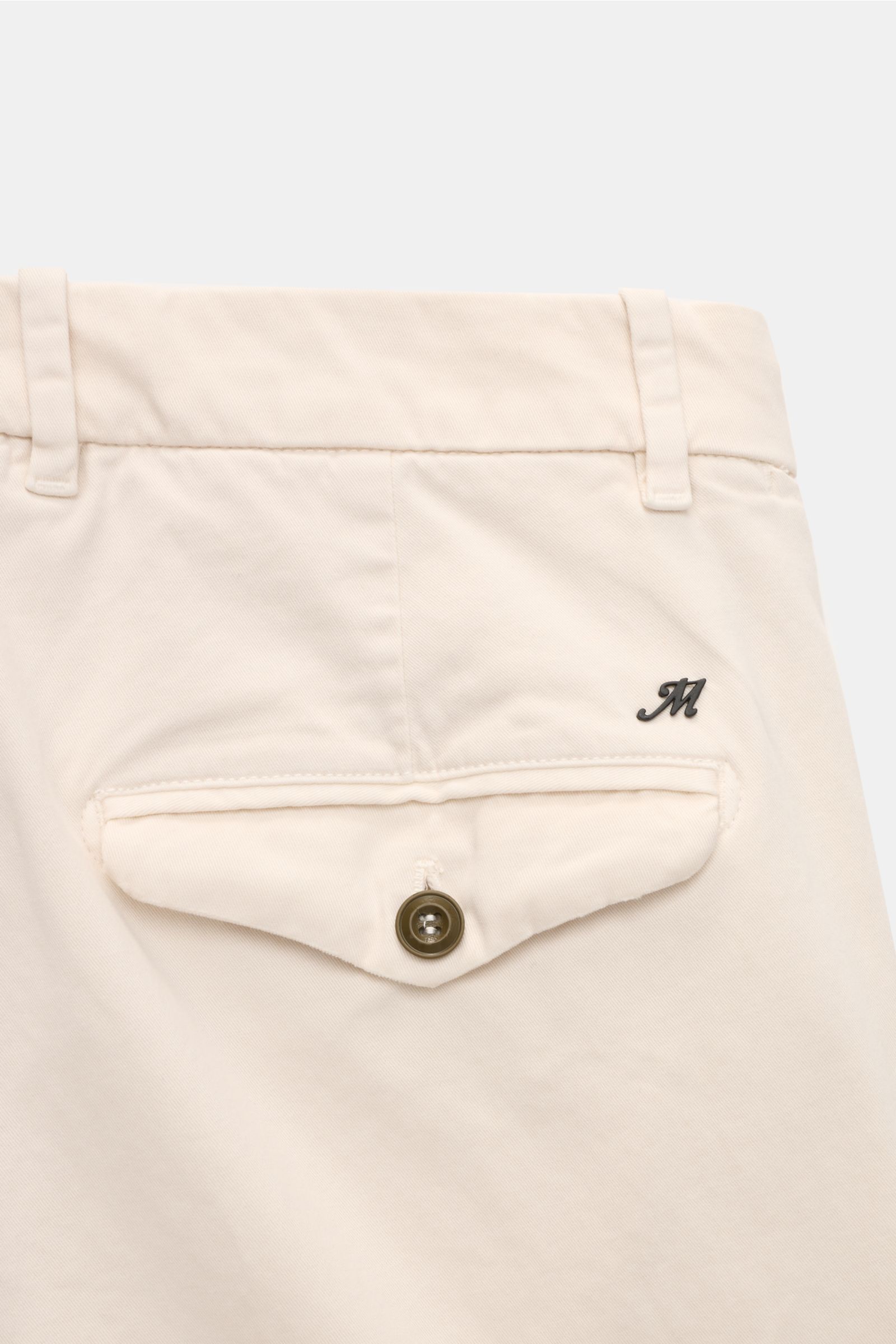 Close-up rear view of Mason's Chino 'Boston Style' sand, showing twill cotton fabric, garment dyed, with a buttoned back pocket flap, soft touch, lightly tapered Regular Fit, zip fly and button, French pockets, small coin pocket, and an 'M' logo detail. T