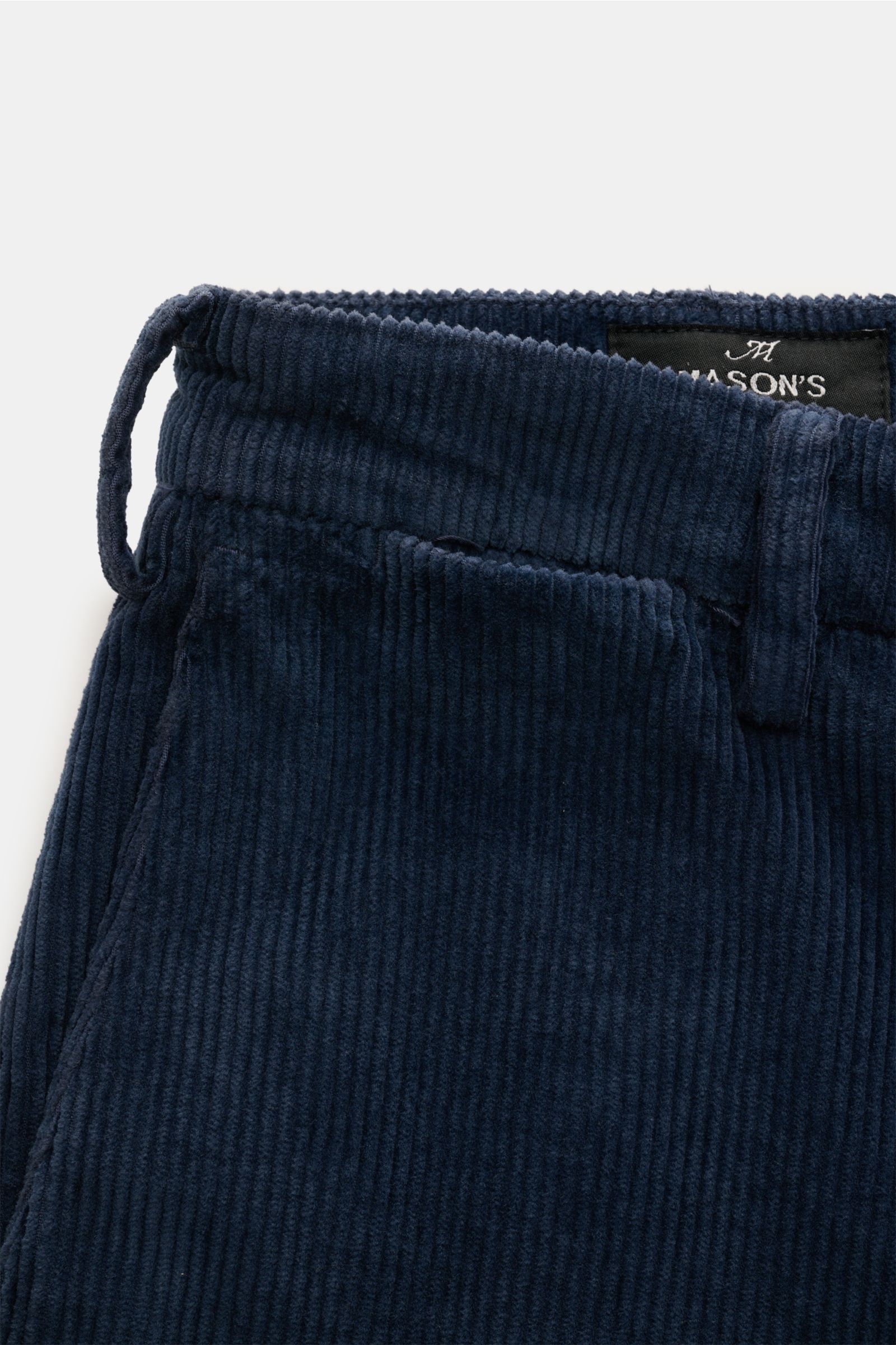 Mason's Cordhose 'New York Style' navy, Detailansicht von oben, weicher Baumwollcord mit Lyocell, Slim Fit, französische Taschen, Reißverschluss.