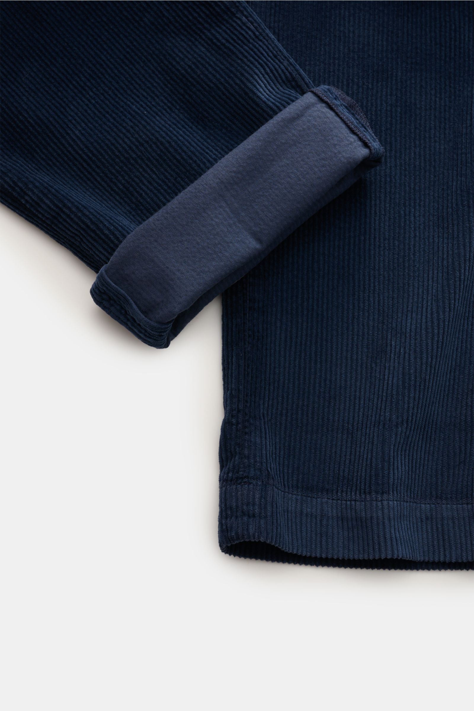 Mason's Cordhose 'New York Style' navy, Detailansicht Bein mit umgeschlagenem Saum, weicher Baumwollcord mit Lyocell und Stretch, Slim Fit