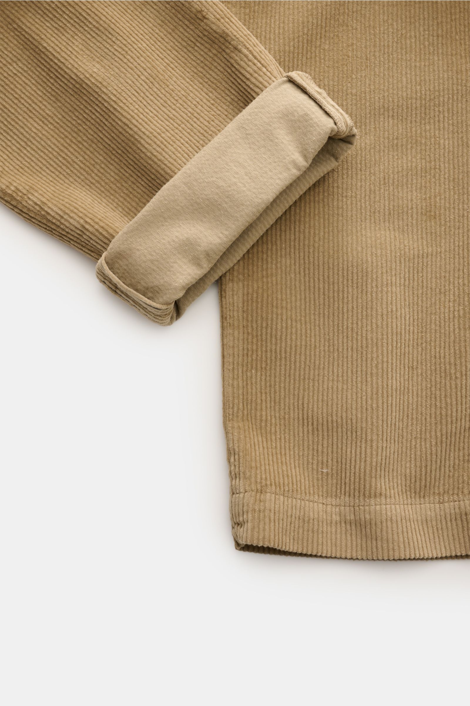 Mason's Cordhose 'New York Style' hellbraun aus Baumwollcord mit Lyocell, schmal zulaufend, weicher Griff, Detailansicht Bein mit Umschlag, Slim Fit.