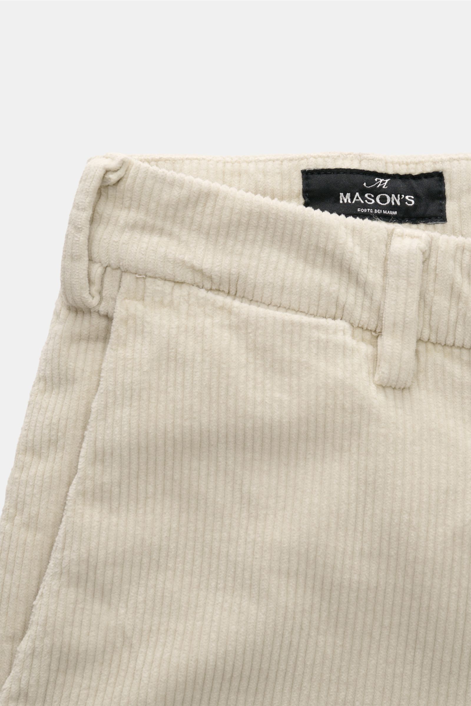 Mason's Cordhose 'New York Style' sand, Nahaufnahme von Bund, Gürtelschlaufen und französischer Tasche aus weichem Baumwoll-Lyocell-Cord.