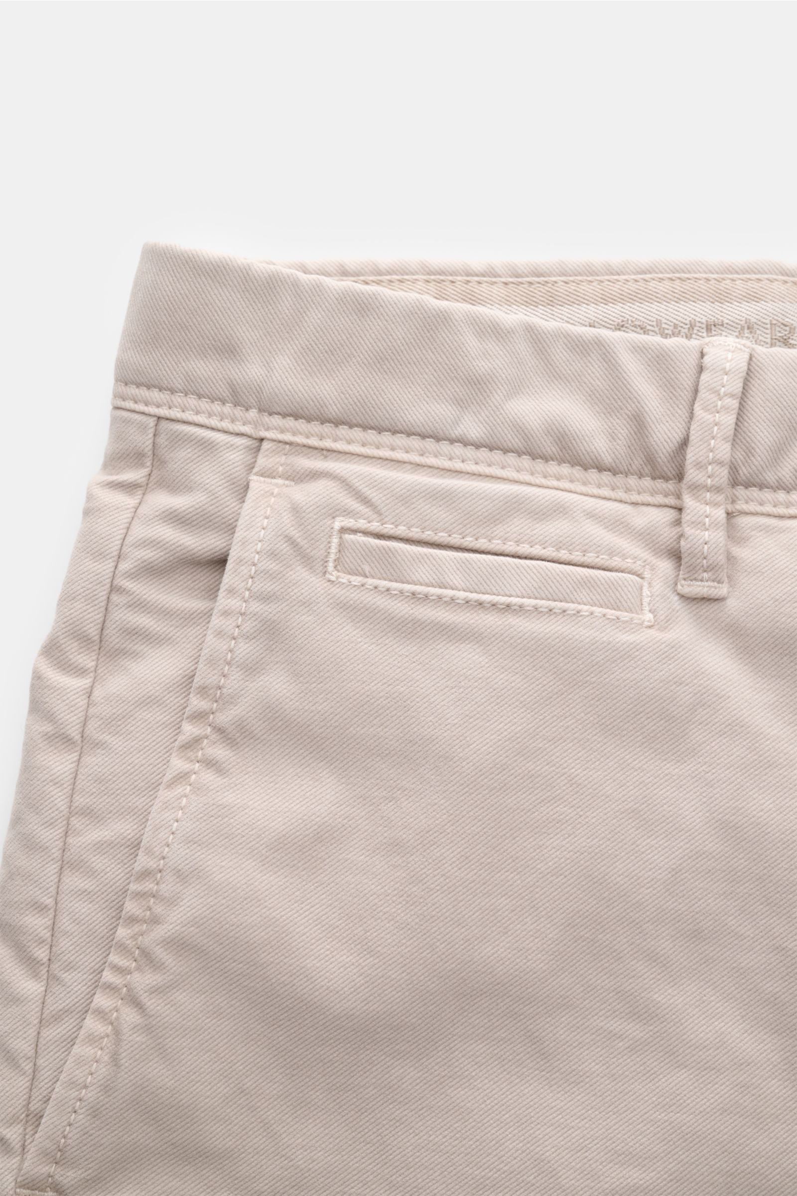 Incotex Slacks Baumwollhose sand, Close-up schräg von oben, Baumwoll-Twill, leichter Stretch, Tapered Fit, französische Taschen, Leistentasche.