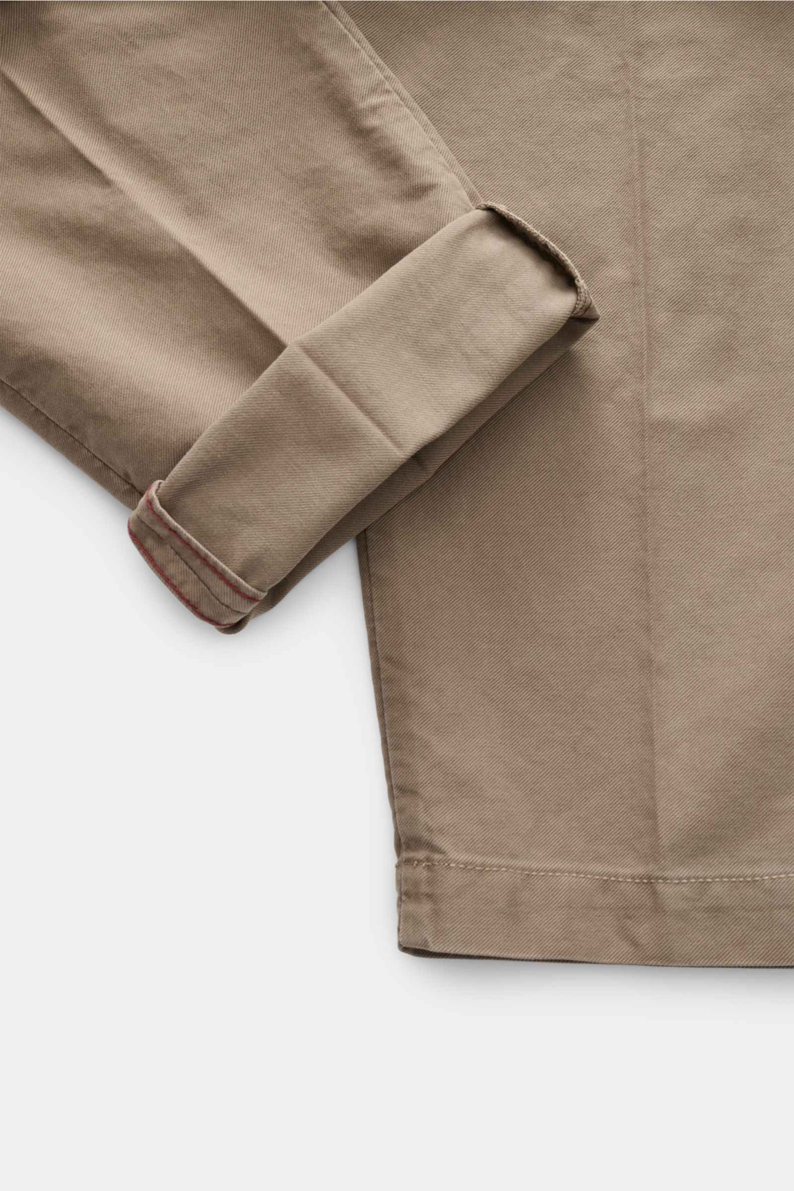 Incotex Slacks Baumwollhose graubraun im Tapered Fit, knöchellang, leicht schmal zulaufend, aus weichem, elastischem Baumwoll-Twill, Detailansicht Beinumschlag.