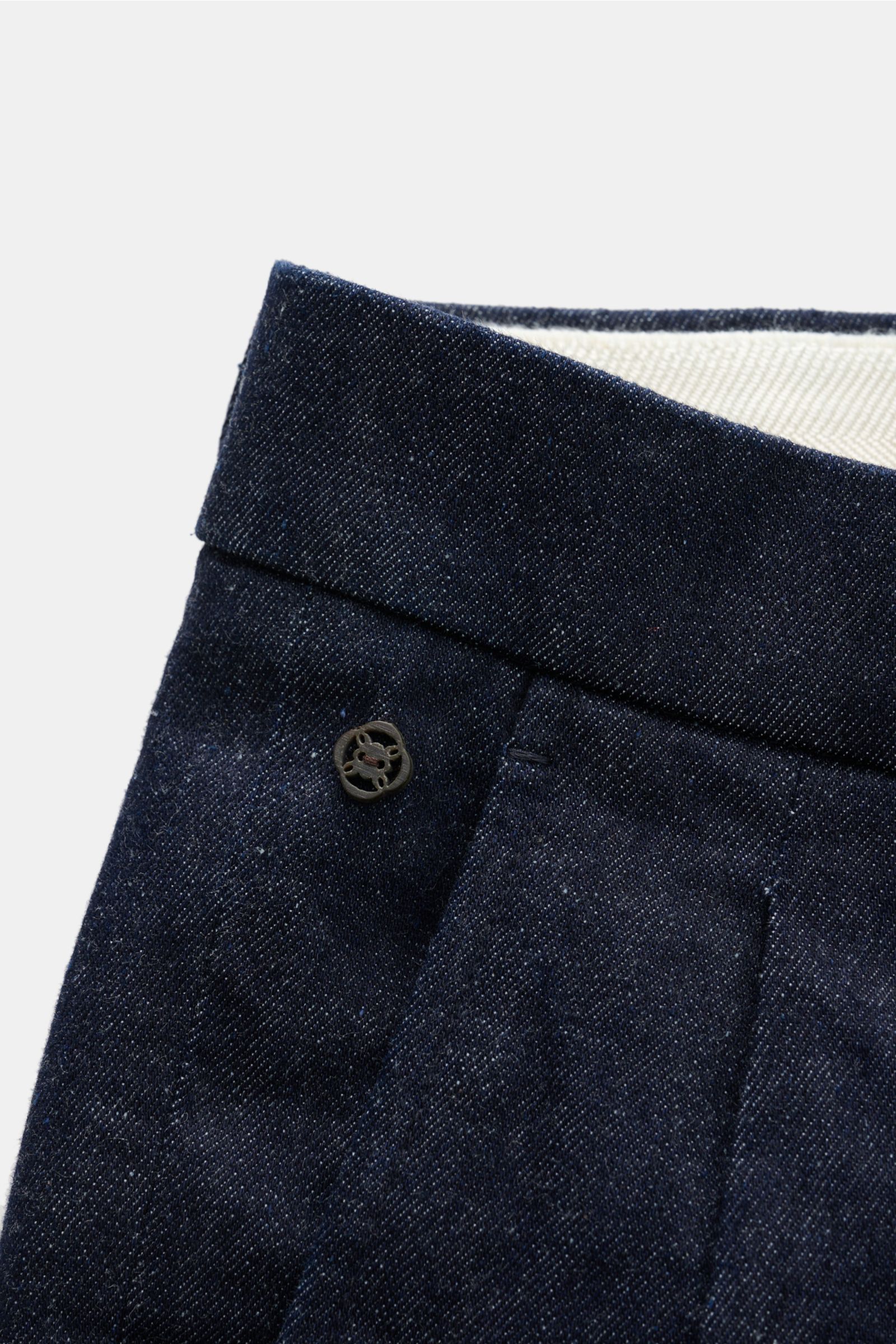 GTA Jeans 'Luca' navy aus Denim-Baumwolle mit leichtem Stretch, Tapered Fit, Bund mit Waist Comfort Band, französischen Taschen, Reißverschluss, Logo-Detail.