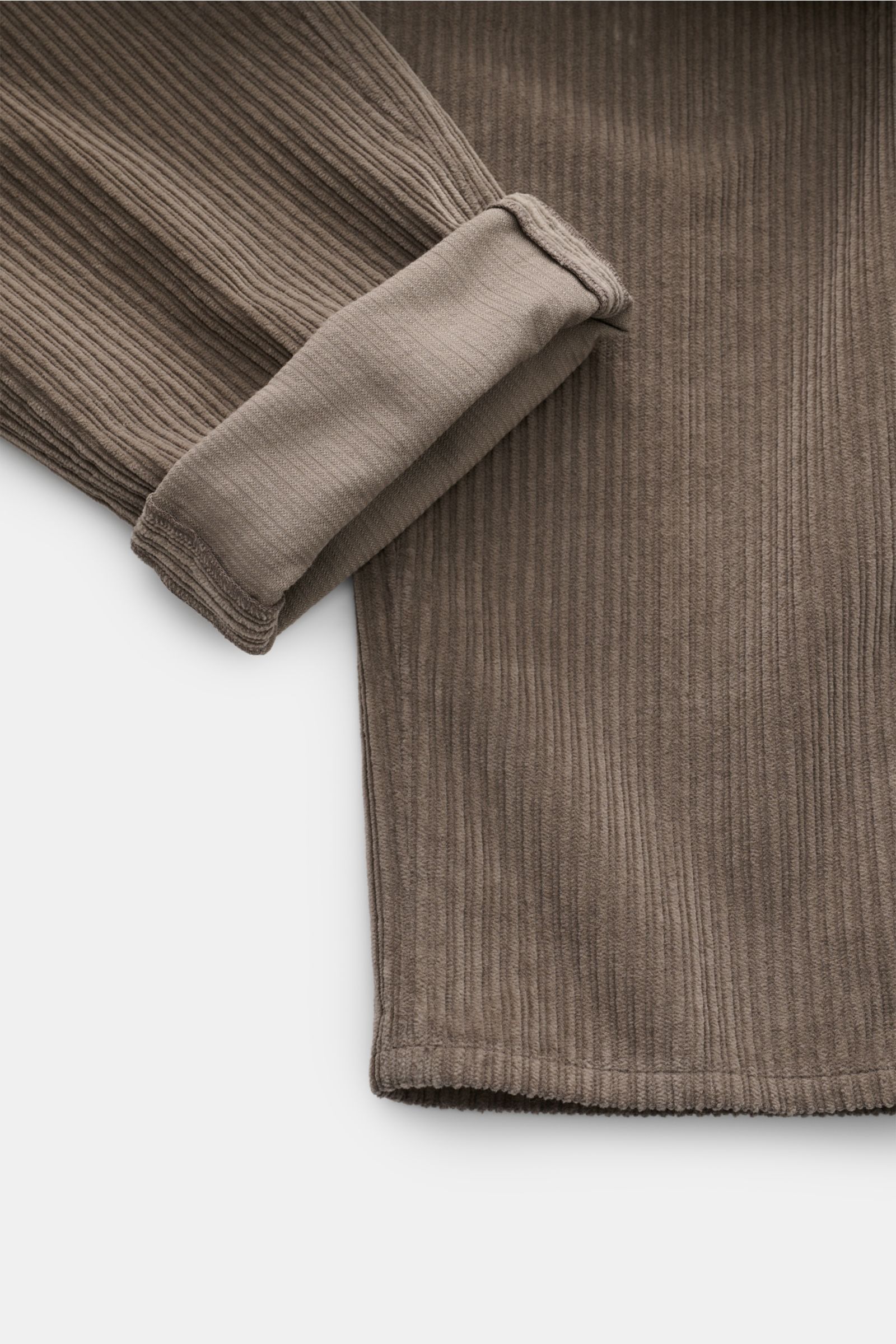 Close-up front view of the GTA Cordhose 'Silvio' taupe, showing cord cotton fabric, lightly elastic, soft touch, Regular Fit, slightly tapered, zipper and button, elastic waistband insert, single front pleat, French pockets, and welt back pockets.