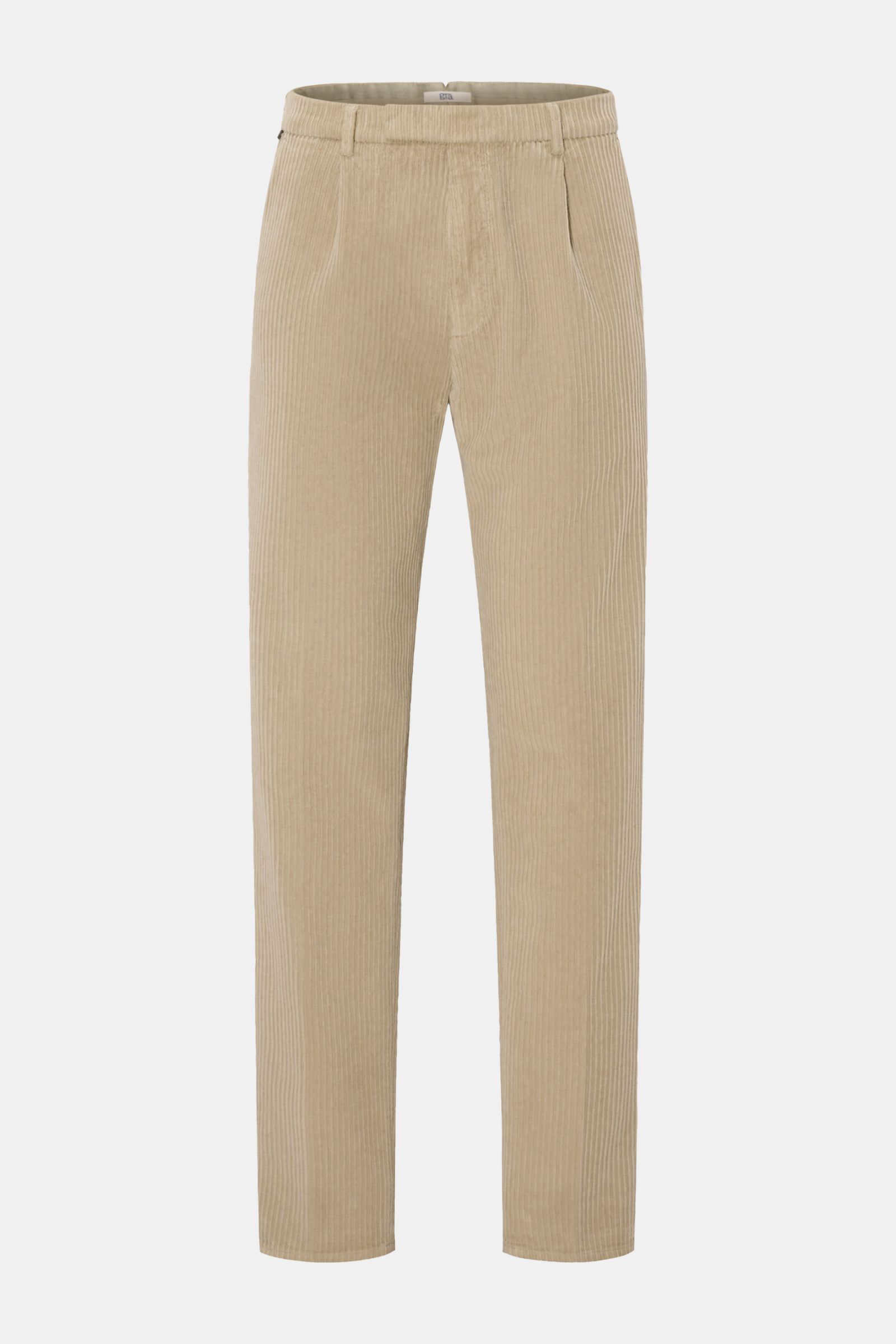 Front view of GTA Cordhose 'Silvio' beige, made of cord cotton with a soft touch, slightly elastic quality, regular fit, slightly tapered, zipper and button closure, elastic waistband insert, single front pleat, French pockets, and welt pockets at the bac