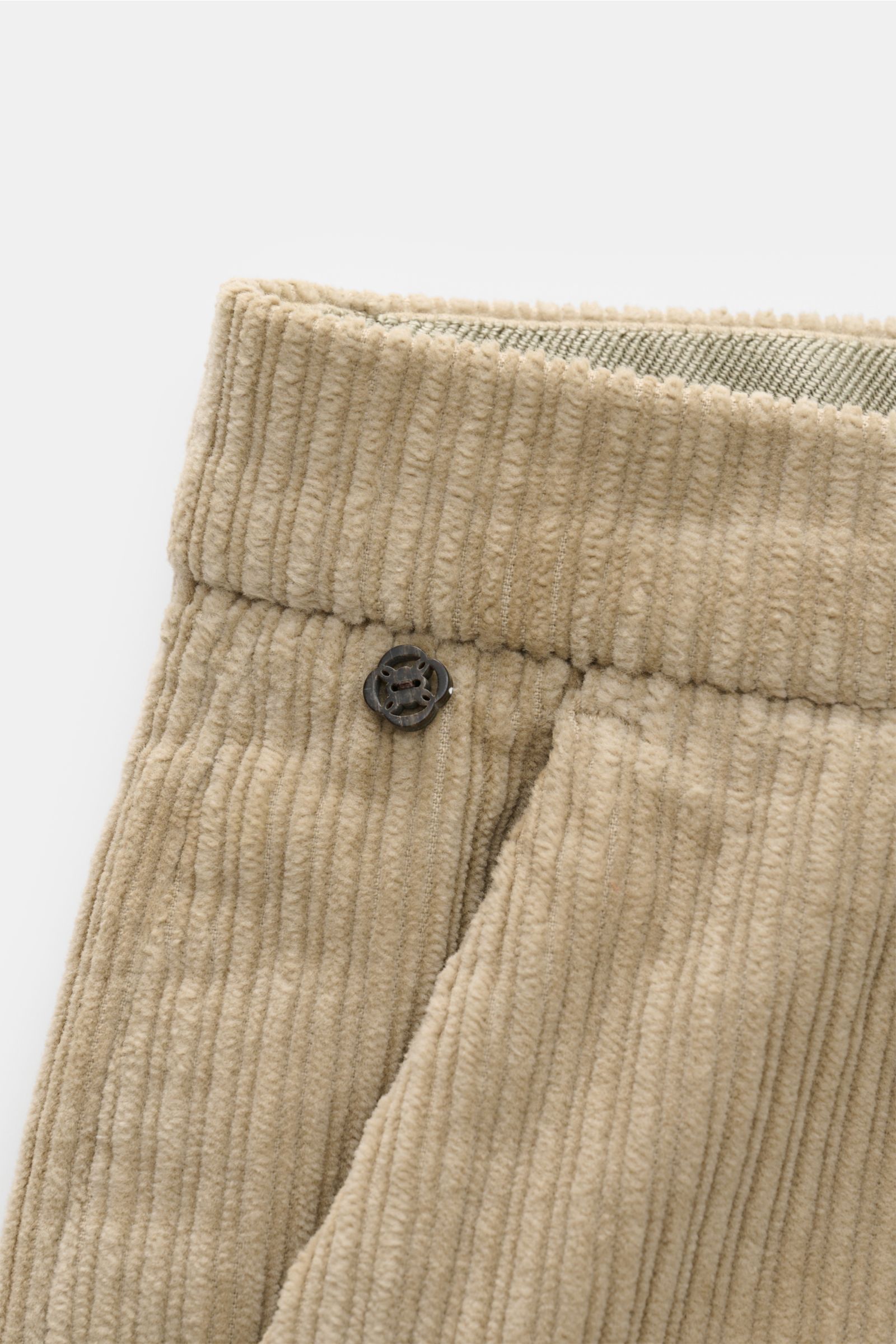 Close-up front view of the GTA Cordhose 'Silvio' beige showing cord cotton fabric with soft grip, lightly elastic quality, regular fit with slightly tapered leg, zipper and button closure, elastic waistband insert, simple front crease, French pockets, and