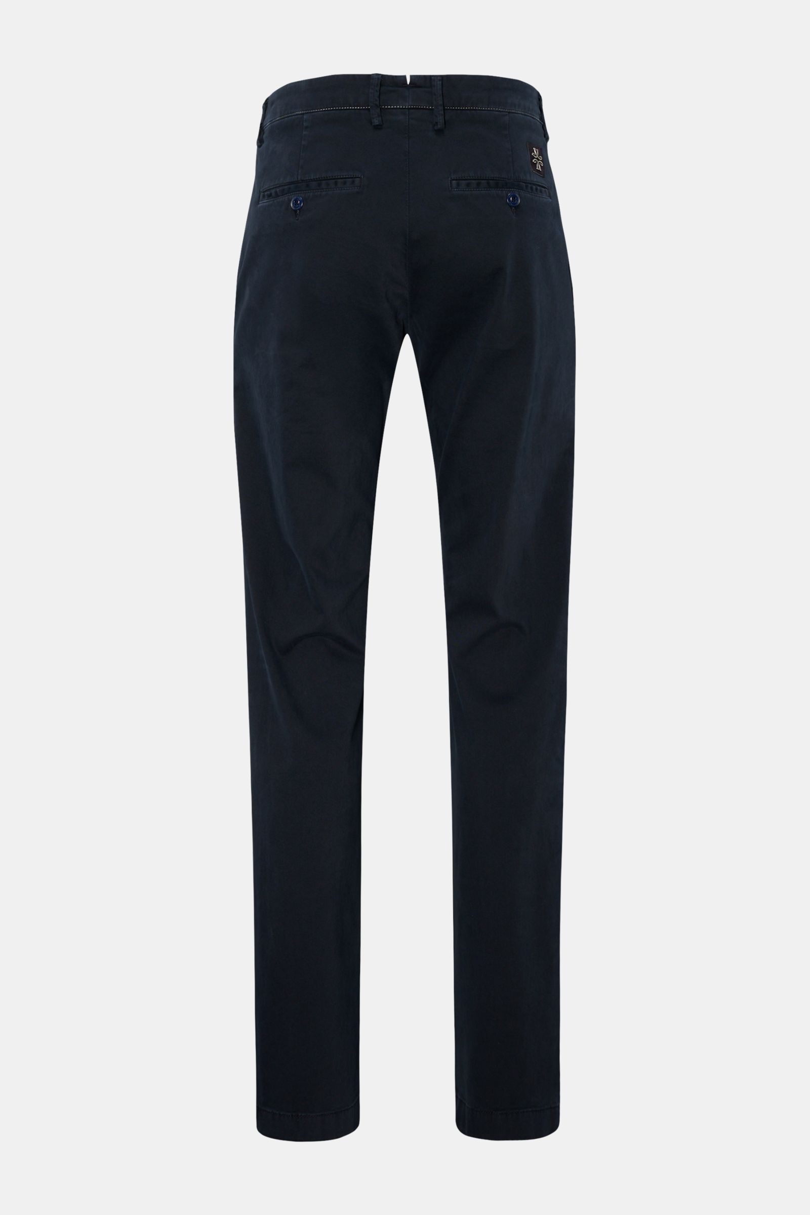 Rear view of Jacob Cohen Chino 'Bobby' dark navy slim-fit pants made from soft, garment-dyed cotton twill with buttoned back pockets.

Präzise, italienische Handwerkskunst - dafür steht das Label JACOB COHEN und kreiert mit der soften Chino 'Bobby' aus