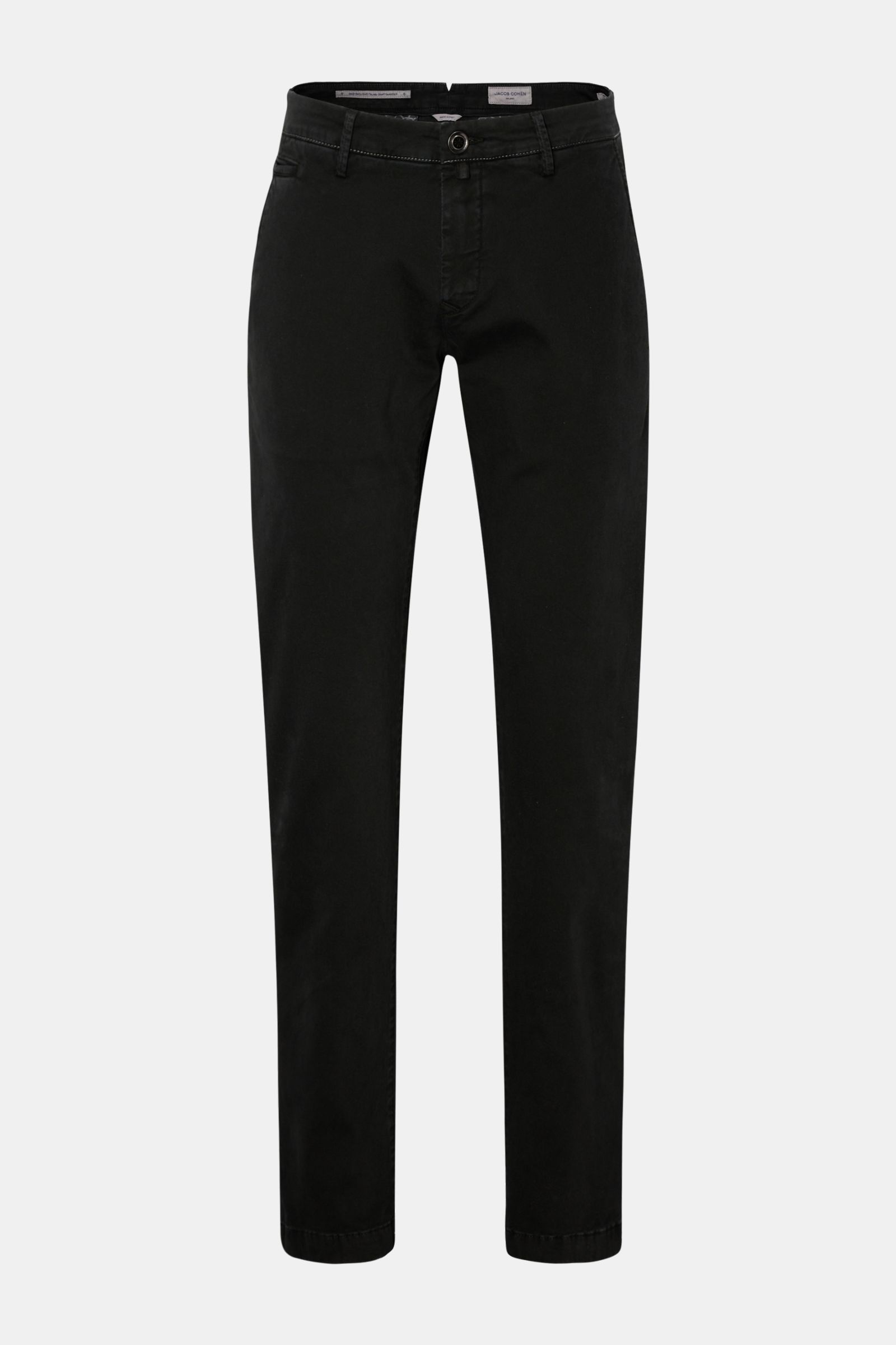 Front view of Jacob Cohen Chino 'Bobby' schwarz, slim fit men's black cotton twill trousers with slight stretch, soft feel, garment dyed, zipper and button closure, French pockets, welt coin pocket, back buttoned welt pockets, and small suede patch, showc