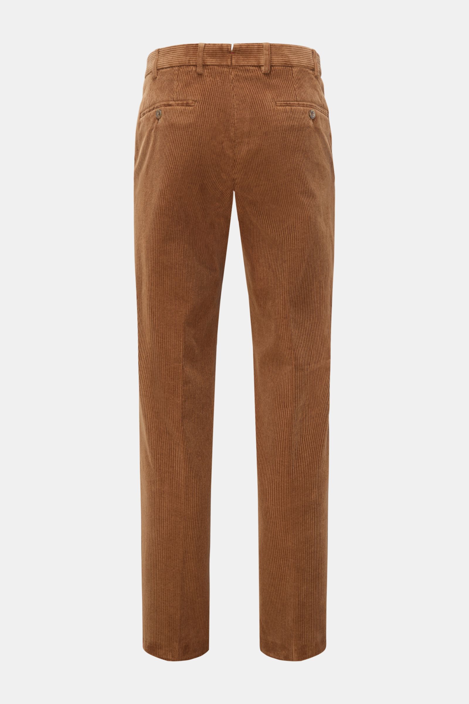 Hiltl Cordhose 'Parma' hellbraun aus samtigem Baumwollcord, Regular Fit mit geradem Schnitt, Reißverschluss, Bundknopf, französischen Taschen, Rückansicht.
