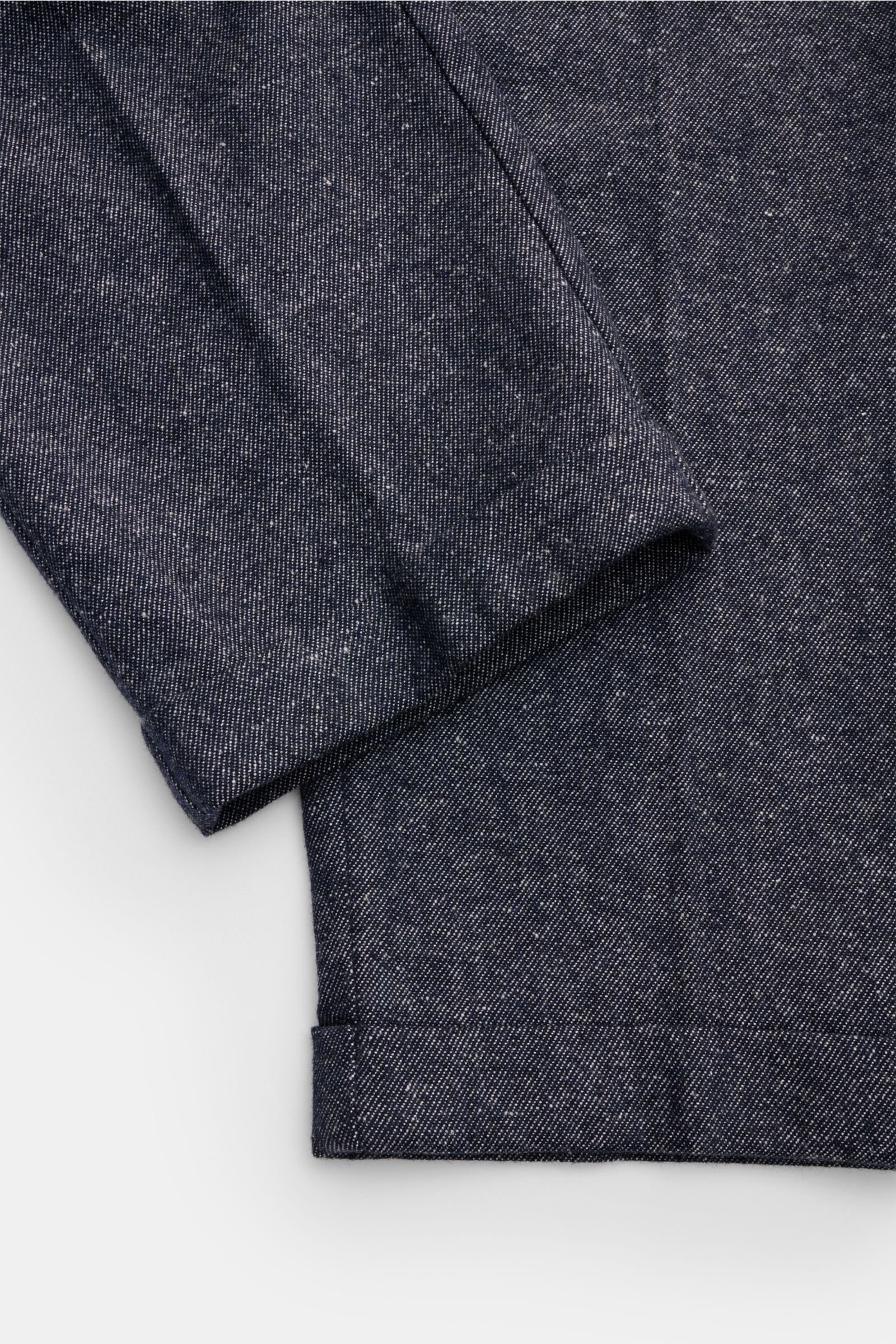 Close-up image of the cuff and hem of the 04651/ A trip in a bag Hose graublau meliert, showing the grey-blue melange fabric with a denim look and soft texture. The photo is taken from a top-down perspective, highlighting the fixed hem cuff and detailed w