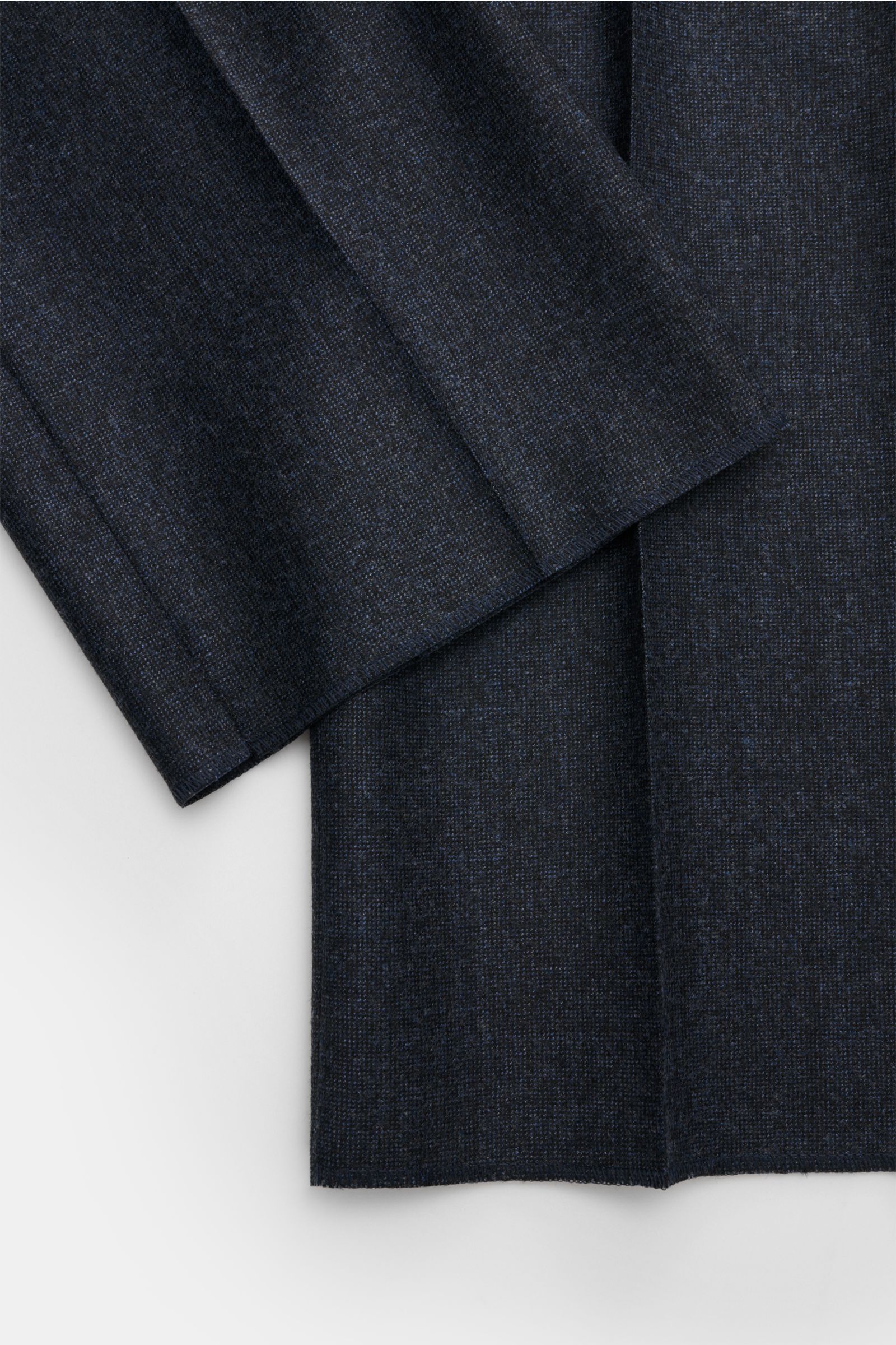 Close-up front view of Moorer Woll-Jogpants 'Anton' dunkelblau meliert in fine pure wool with soft, regular fit and tapered leg.