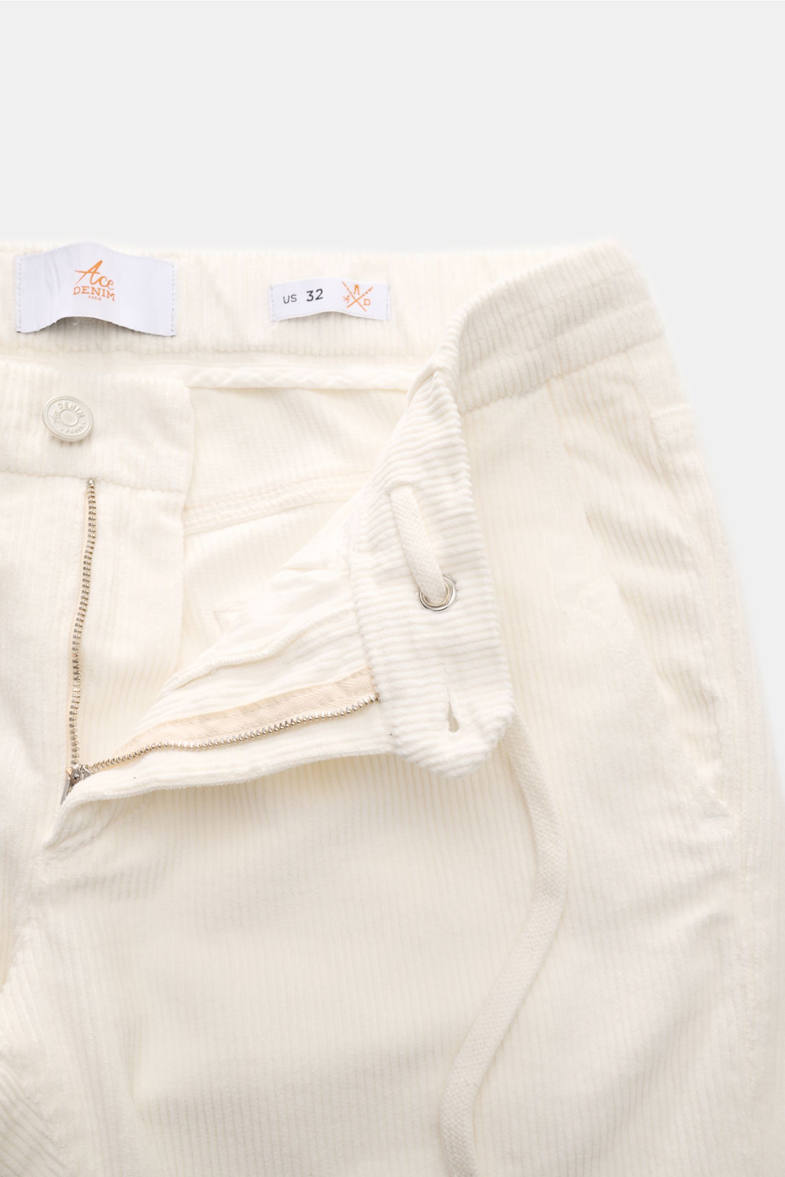 Close-up front view of Ace Denim Corduroy jogger pants off-white showing zipper, button, elasticated waistband with drawstring, and French pockets. Casual retro charm with a feel-good factor: These corduroy jogger pants by ACE DENIM combine the classic lo