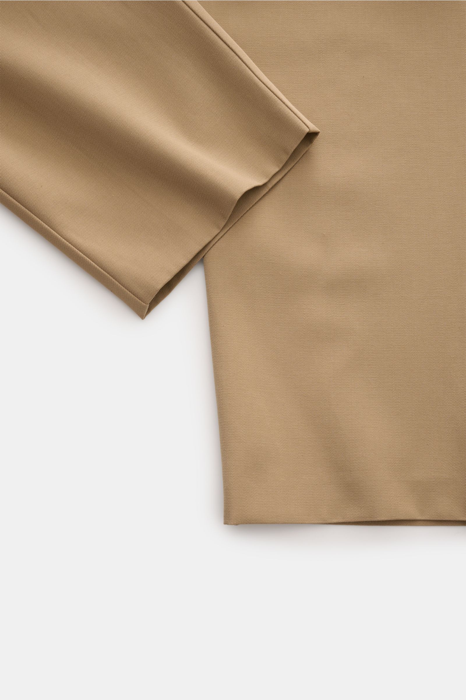 A.P.C. Hose 'Renato' camel, Detailaufnahme von unten schräg, knöchellang, leicht schmal zulaufend, Mix aus Wolle und Microfaser, Tapered Fit.