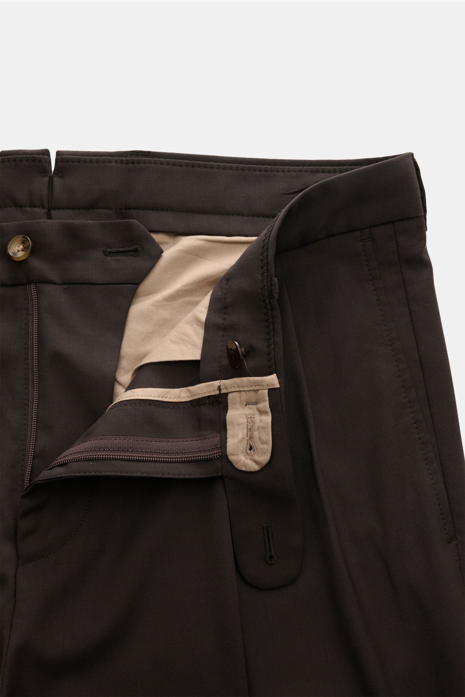 Windsor Wool trousers 'Sapo' dark brown shown from close-up front with open zip, waistband buttons, double pleat, tapered fit, ankle length, pure wool.