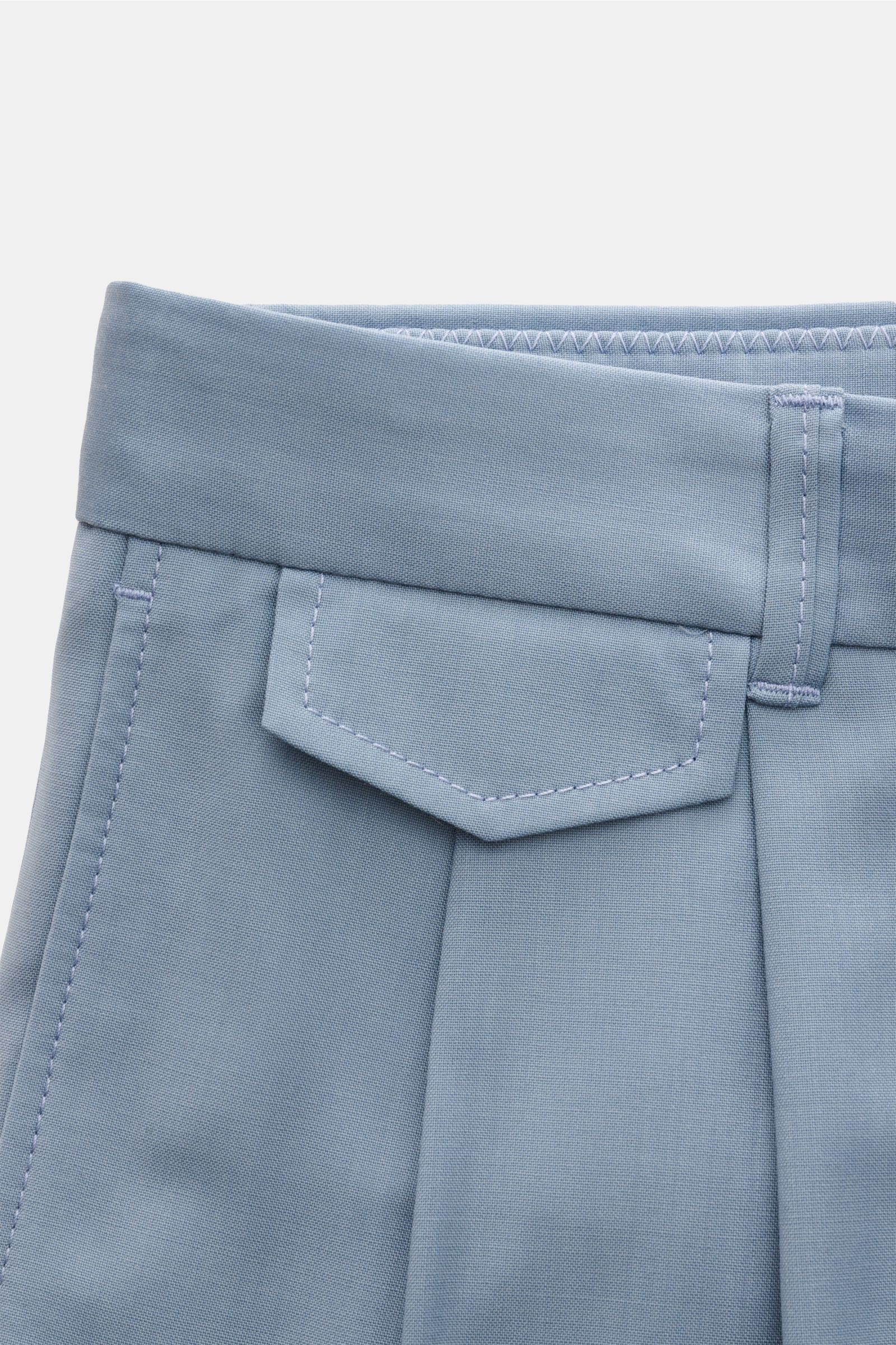 Close-up front top view of Windsor Wool trousers 'Sapo' smoky blue in soft pure wool, showing double pleat, tapered fit, regular thigh width, zip and waist buttons, French pockets, small watch pocket with flap, back pockets with button, and fixed hem turn