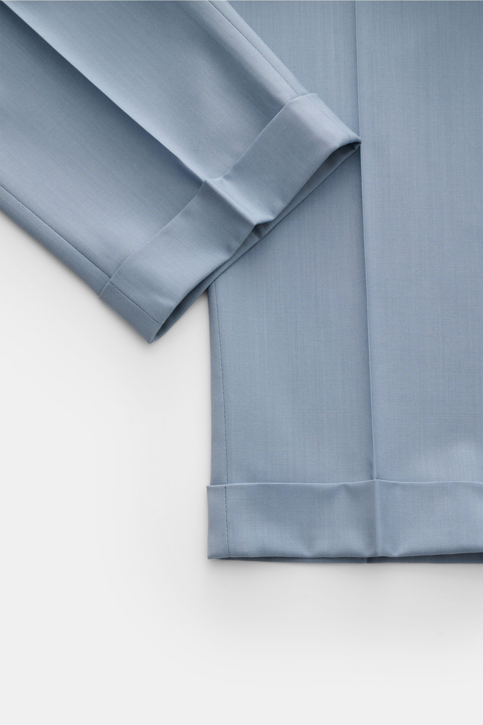 Windsor Wool trousers 'Sapo' smoky blue shown from above, highlighting ankle-length tapered fit, double pleat, fixed hem turn-up.