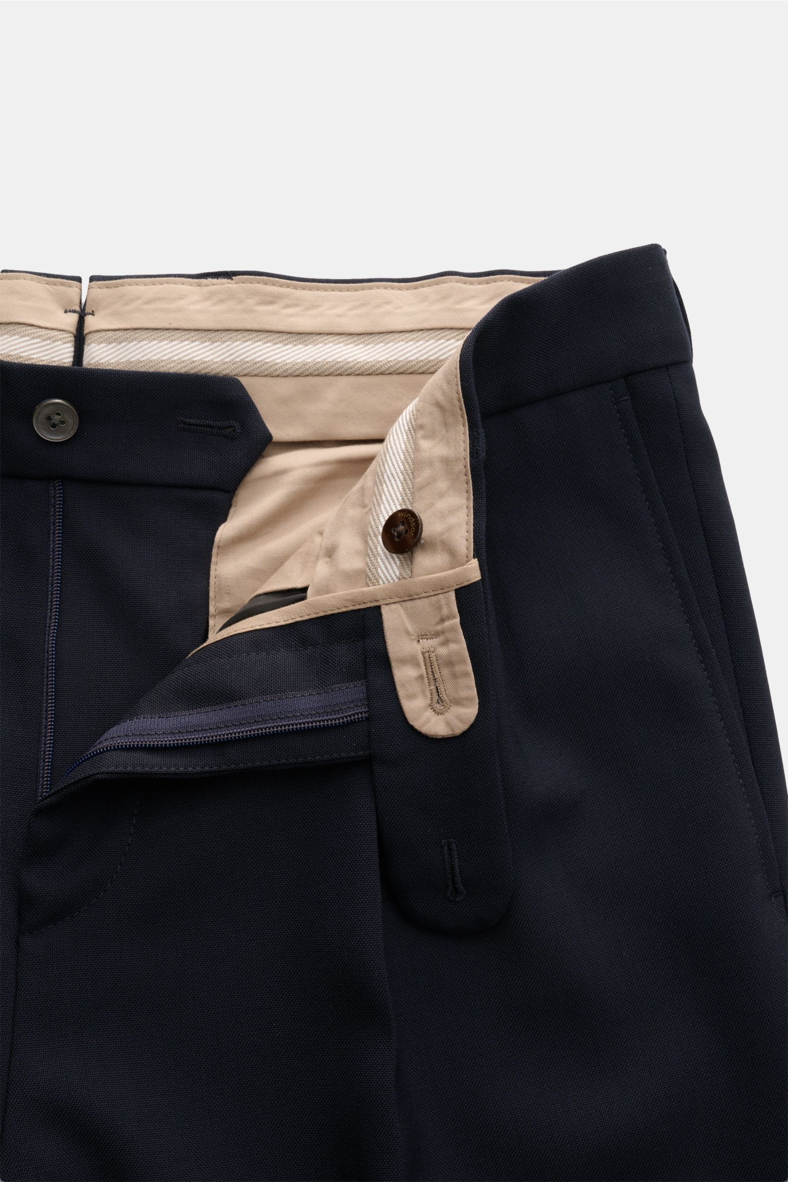 Windsor Wollhose 'Serpo' navy aus reiner Wolle, Tapered Fit, Bundfalten, französische Taschen, knöchellang, Detailaufnahme Bund innen geöffnet.