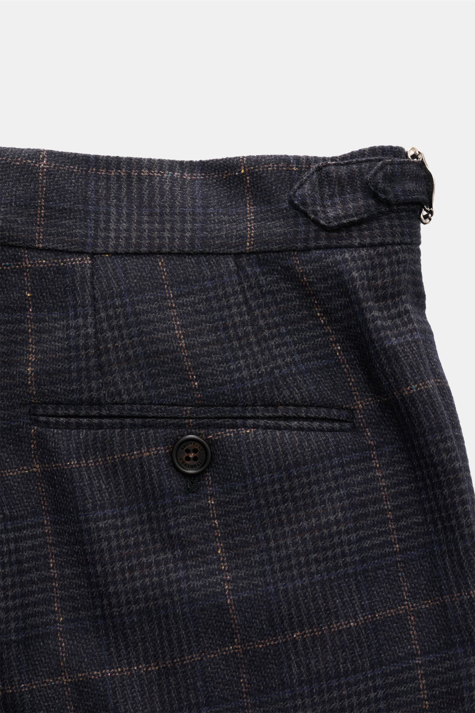 Brunello Cucinelli Wollhose dunkelgrau/navy/hellbraun kariert, Detailansicht Bund mit Side Adjuster, französische Taschen, Knopf, feines Glencheck-Muster.