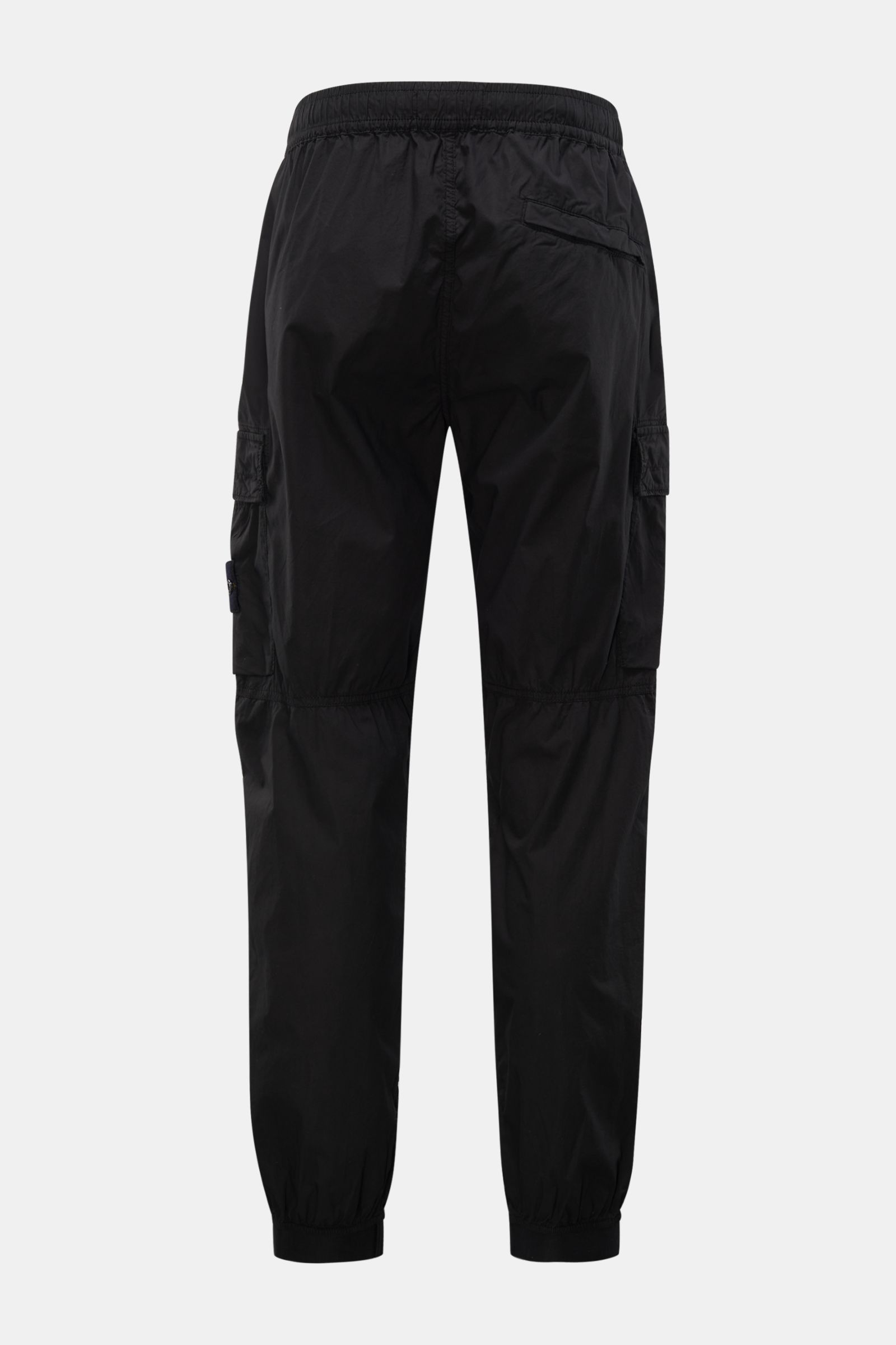 Black Stone Island Cargo-Jogpants 'Regular Tapered' schwarz shown from the back, made of elastic cotton with stretch, featuring soft touch, elastic waistband with internal drawstring, zippered pockets, side seam and classic cargo pockets, knee darts, back