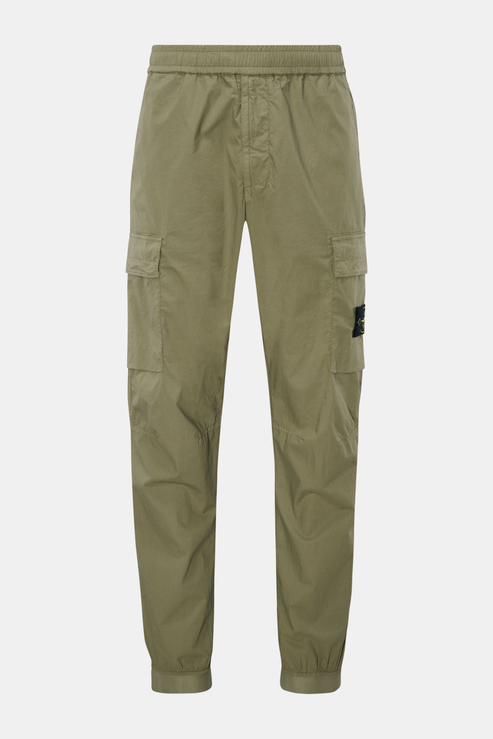 Stone Island Cargo-Jogpants 'Regular Tapered' oliv, frontale Nahaufnahme, Baumwolle, elastischer Bund, Cargo- und Seitentaschen, Kompass-Badge.