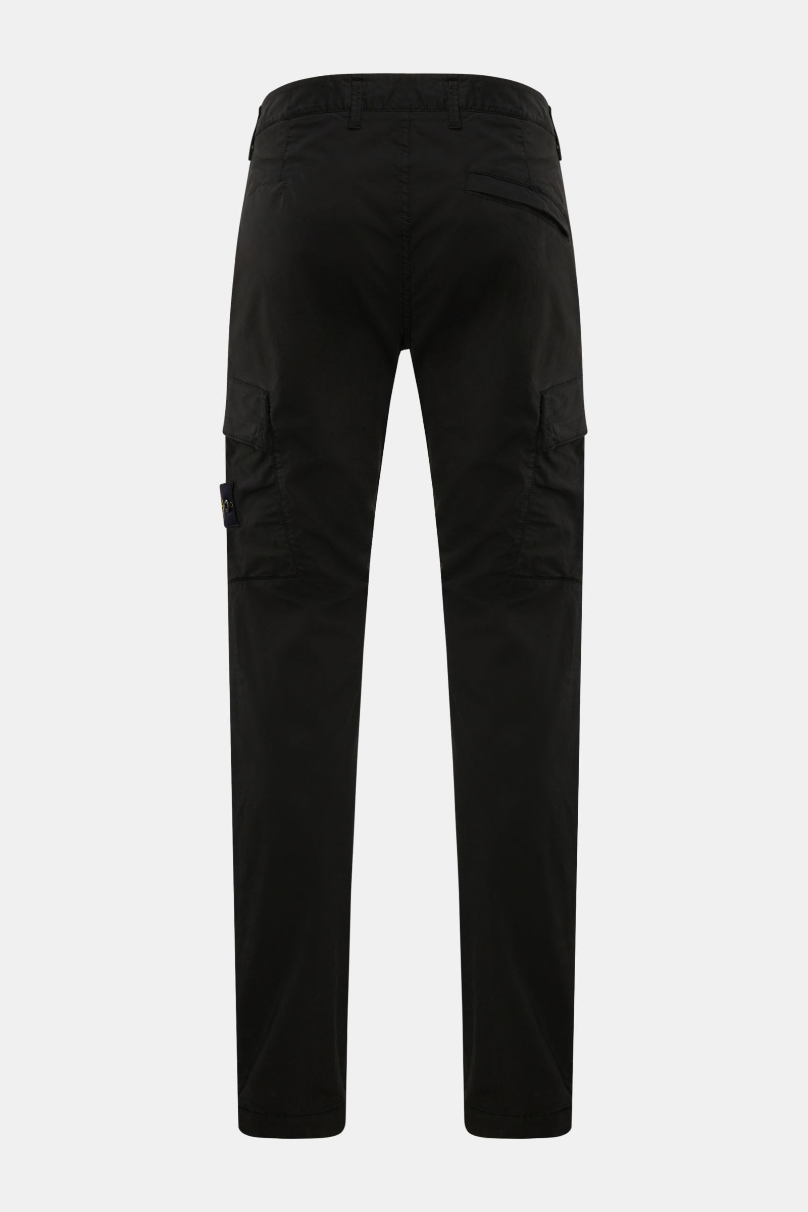 Stone Island Cargohose schwarz, slim Fit, schmal zulaufend, Baumwoll-Twill, elastisch, Front- und Cargo-Taschen, Rückansicht mit Kompass-Badge.