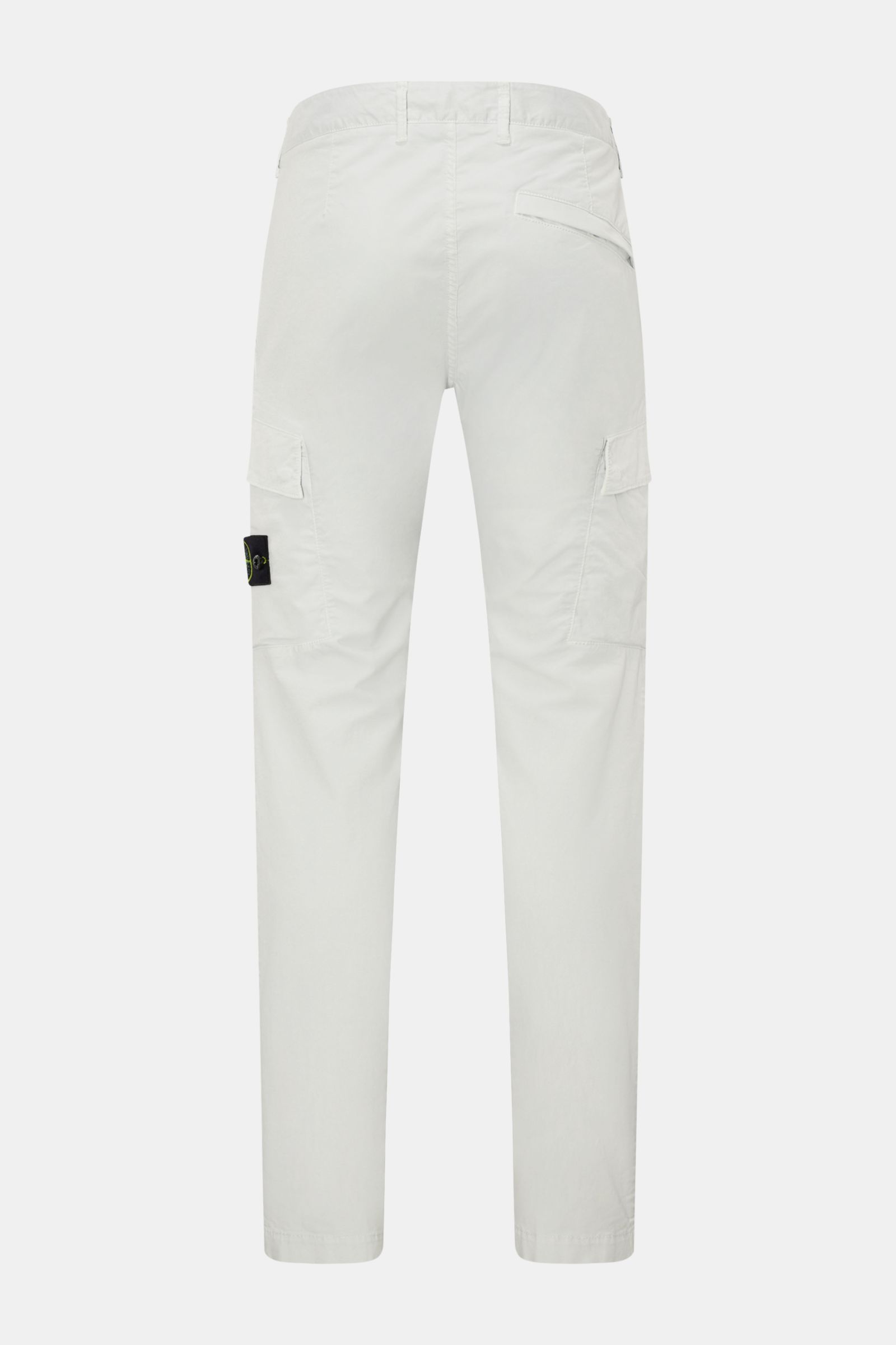 Stone Island Cargohose hellgrau aus Baumwoll-Twill, slim fit, schmal zulaufend, Cargo- und Gesäßtaschen mit Badge, Rückansicht.