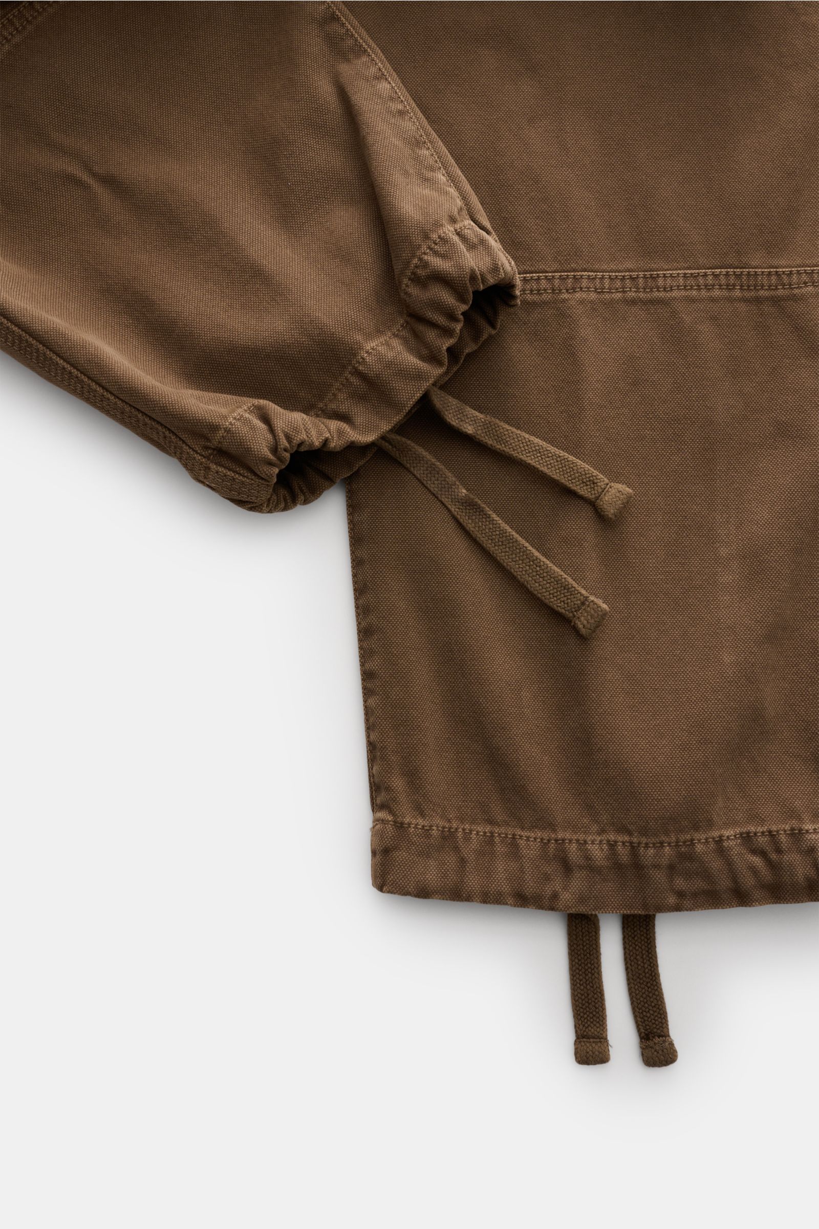 Stone Island Cargo-Jogpants 'Panama' khaki, Detailaufnahme von unten, Bio-Baumwolle, Tunnelzug an Beinabschlüssen, griffige Qualität, loose fit