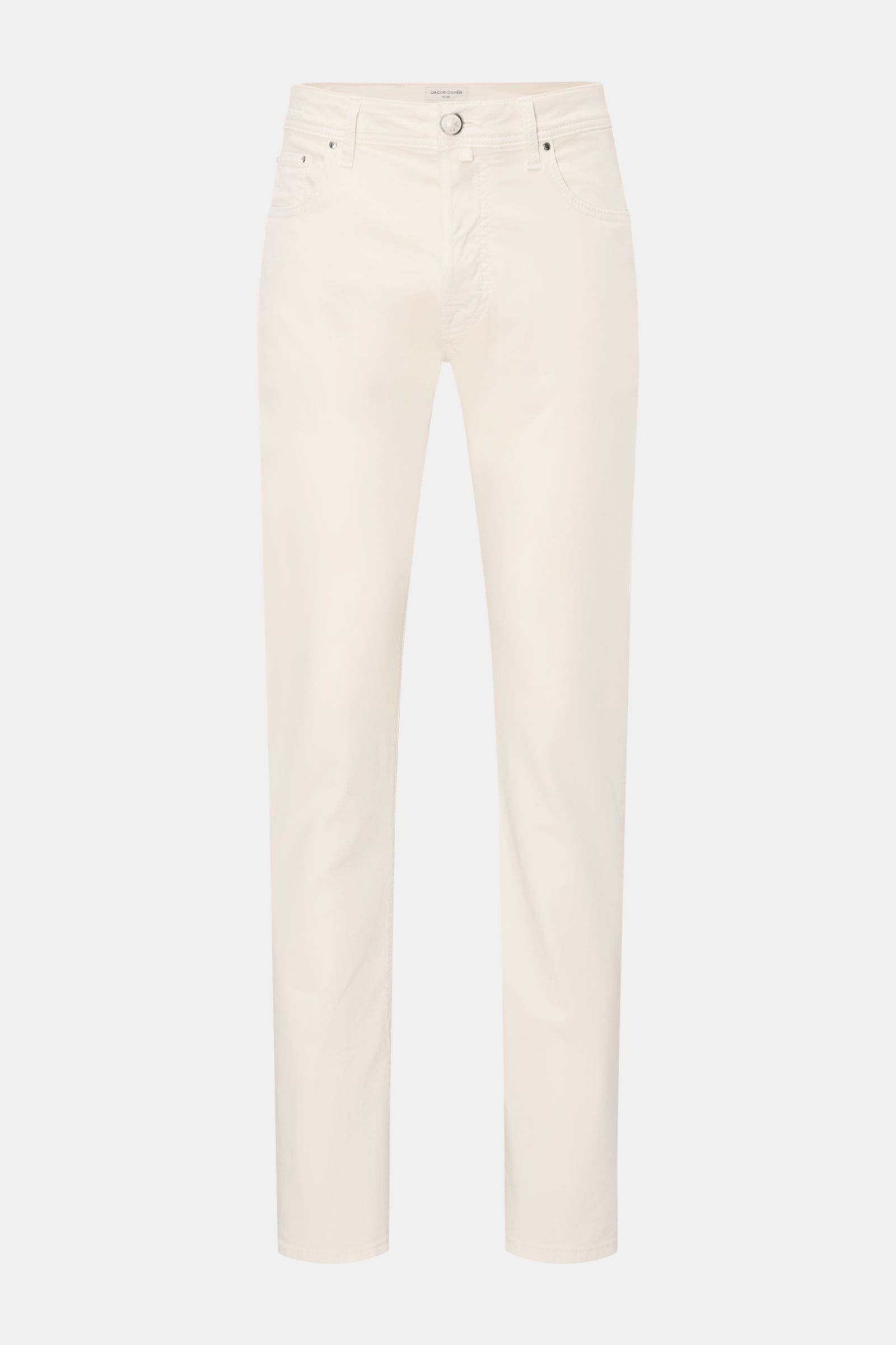 Front view of Jacob Cohen Trousers 'Bard' off-white, slim fit with five-pocket style, button fly, and tonal stitching.

Get style and quality with the classic five-pocket trousers 'Bard' by JACOB COHEN in a slim fit. This luxurious and high-quality pie