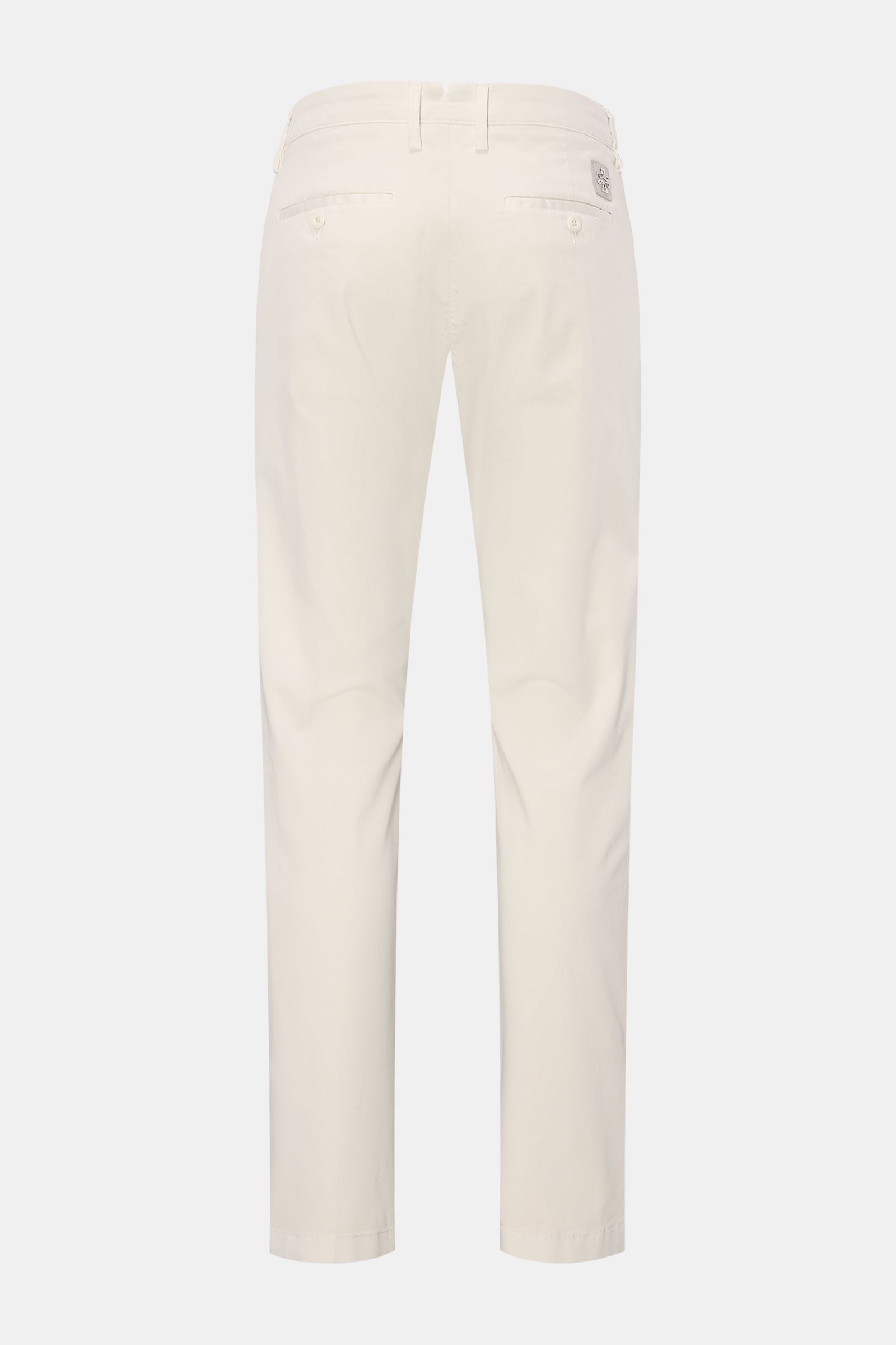 Jacob Cohen Chino 'Bobby' sand, schmal zulaufend aus weichem Baumwoll-Twill, Rückansicht mit französischen Taschen und Verloursleder-Patch.