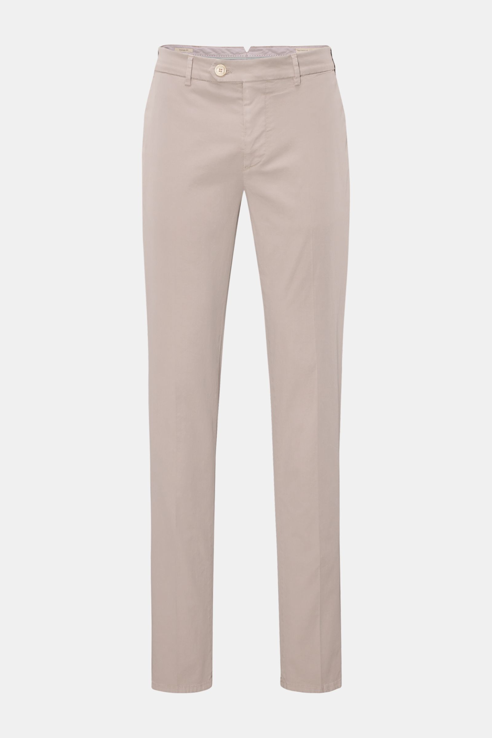 Brunello Cucinelli Chino 'Italian Fit' hellgrau, frontal fotografiert, Regular Fit, elastische Baumwolle, schmal zulaufend, kurze Länge, Taschen mit Knopf.