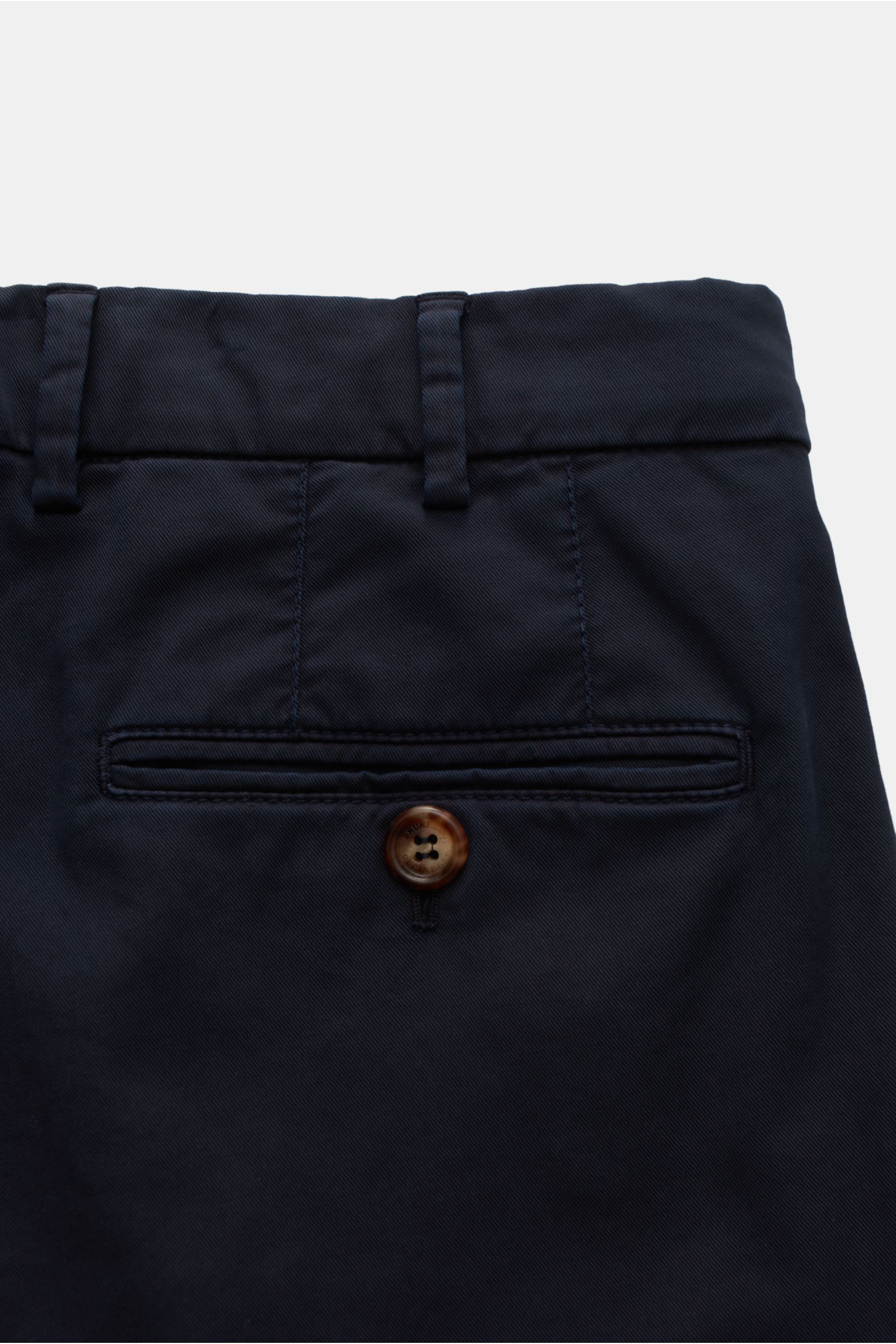 Close-up rear view of Brunello Cucinelli Chinos 'Italian Fit' navy showing back pocket with button, belt loops, and fine twill texture.

These chinos from luxury label BRUNELLO CUCINELLI are a versatile classic trouser model that can be combined in a v