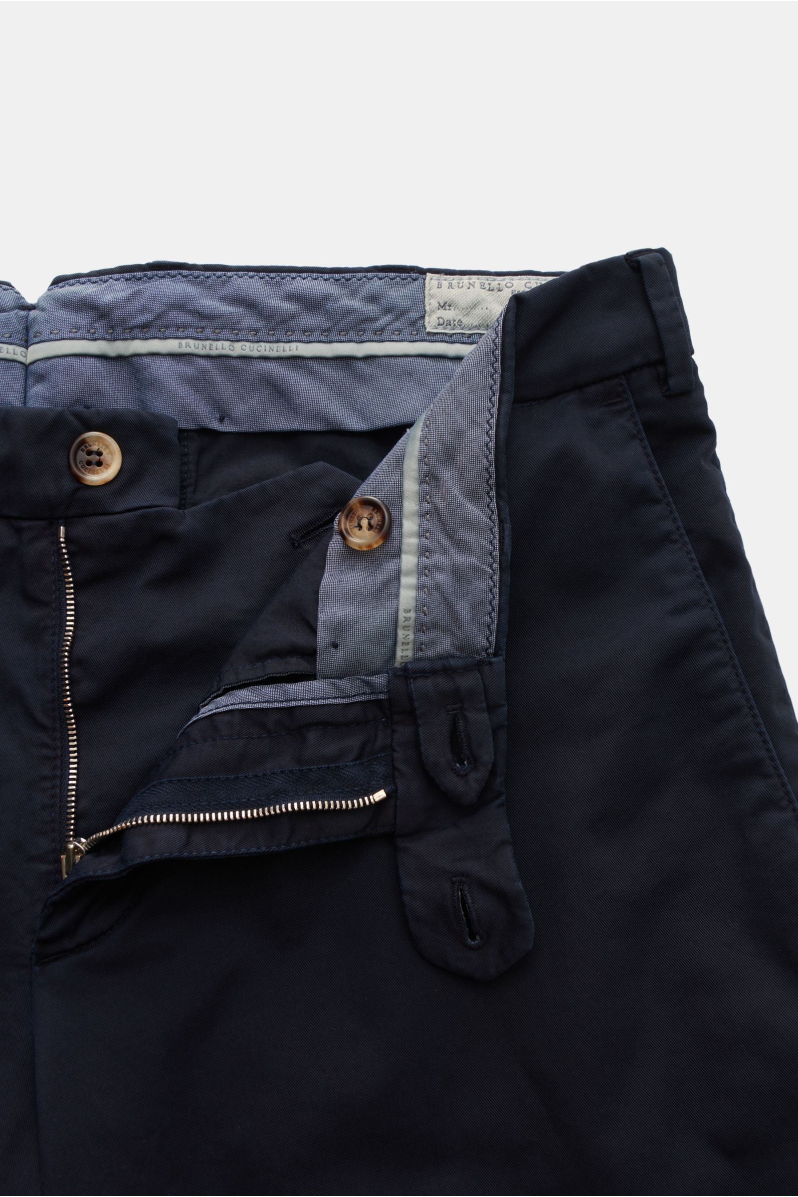 Close-up front view of Brunello Cucinelli Chinos 'Italian Fit' navy showing zipper, waist buttons, and inner waistband detailing.

These chinos from luxury label BRUNELLO CUCINELLI are a versatile classic trouser model that can be combined in a variety