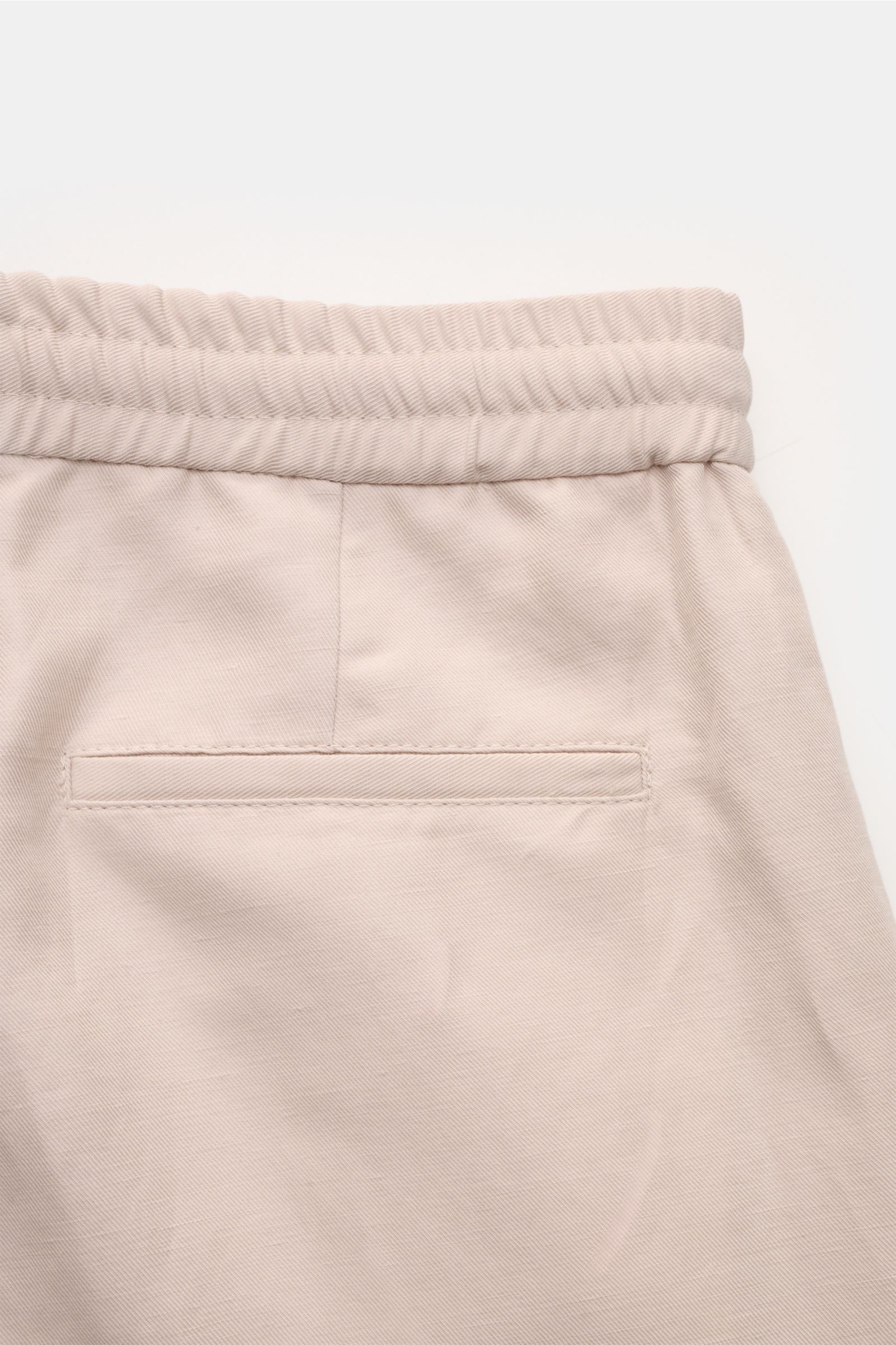 Brunello Cucinelli Jogpants 'Leisure Fit' sand, Rückansicht, kurzer Schnitt, hoher Bund, teielastischer Bund mit Tunnelzug, Leinentaschen, aus Twill Leinen-Baumwolle.