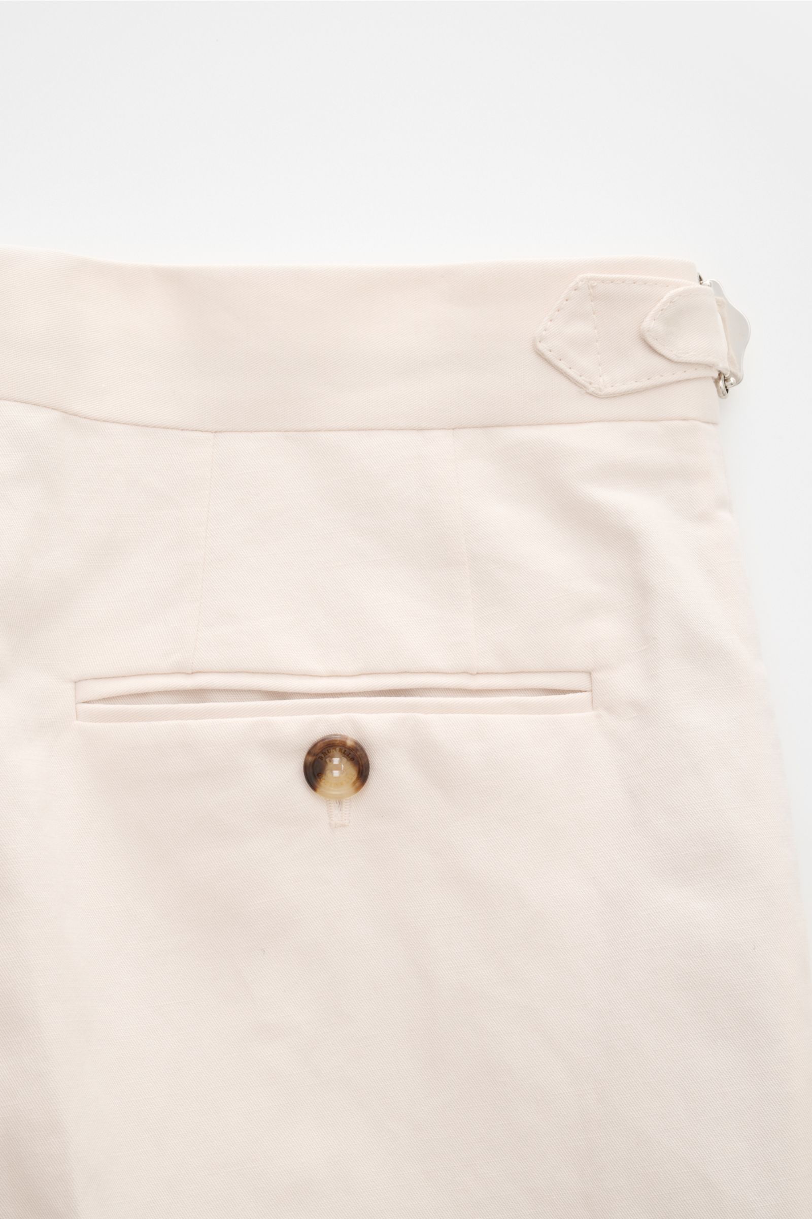 Brunello Cucinelli Hose creme, Detailaufnahme von hinten oben, Baumwolle-Leinen Twill mit Knopf-Gesäßtasche, Bundhaken, Side Adjuster.