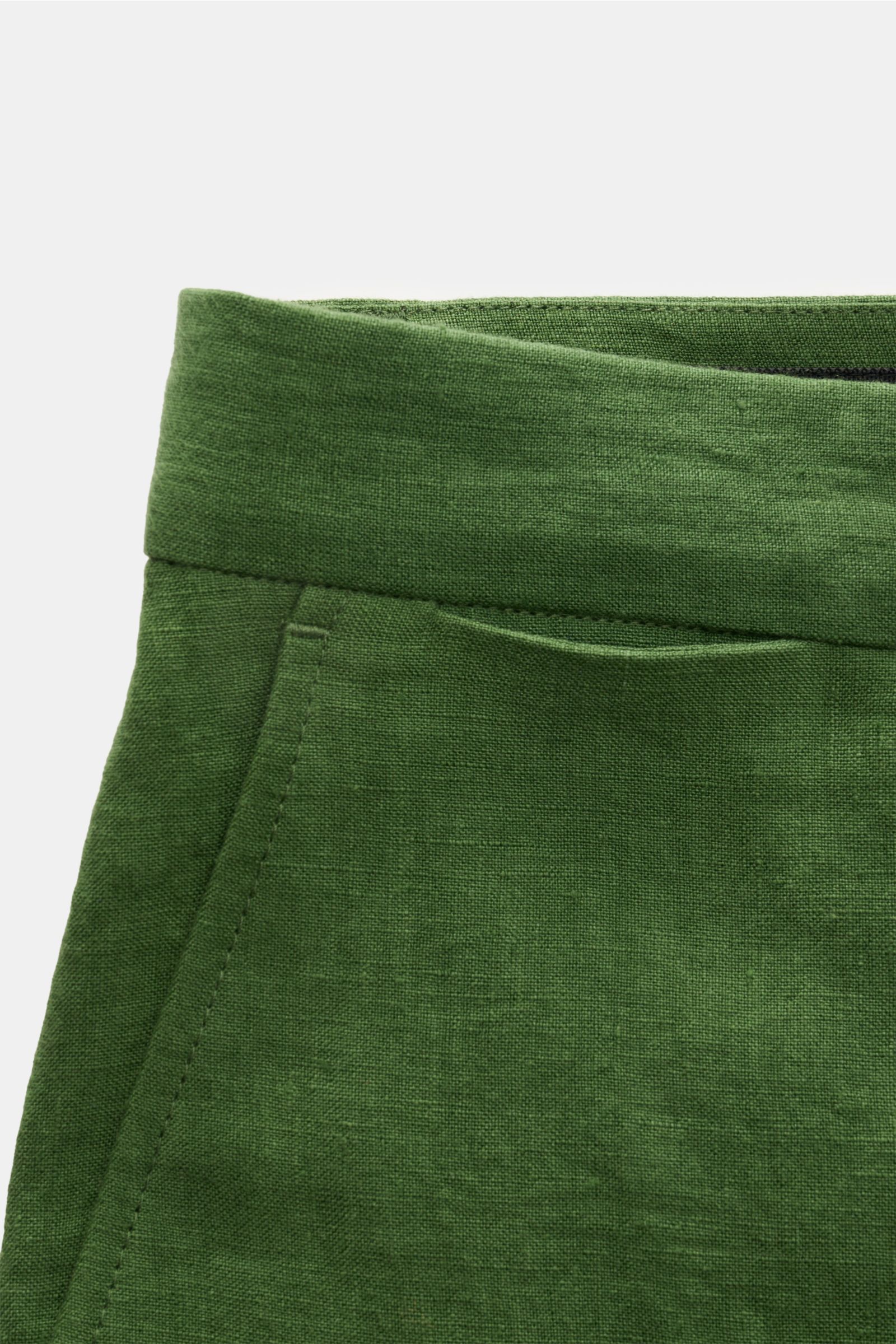 Close-up front-side view of Percival Trousers 'Tailored Linen' green made of linen-cotton blend with French pocket and textured fabric.

Description: Stay smart this summer: The straight cut trousers 'Tailored Linen' made of linen and cotton by London 