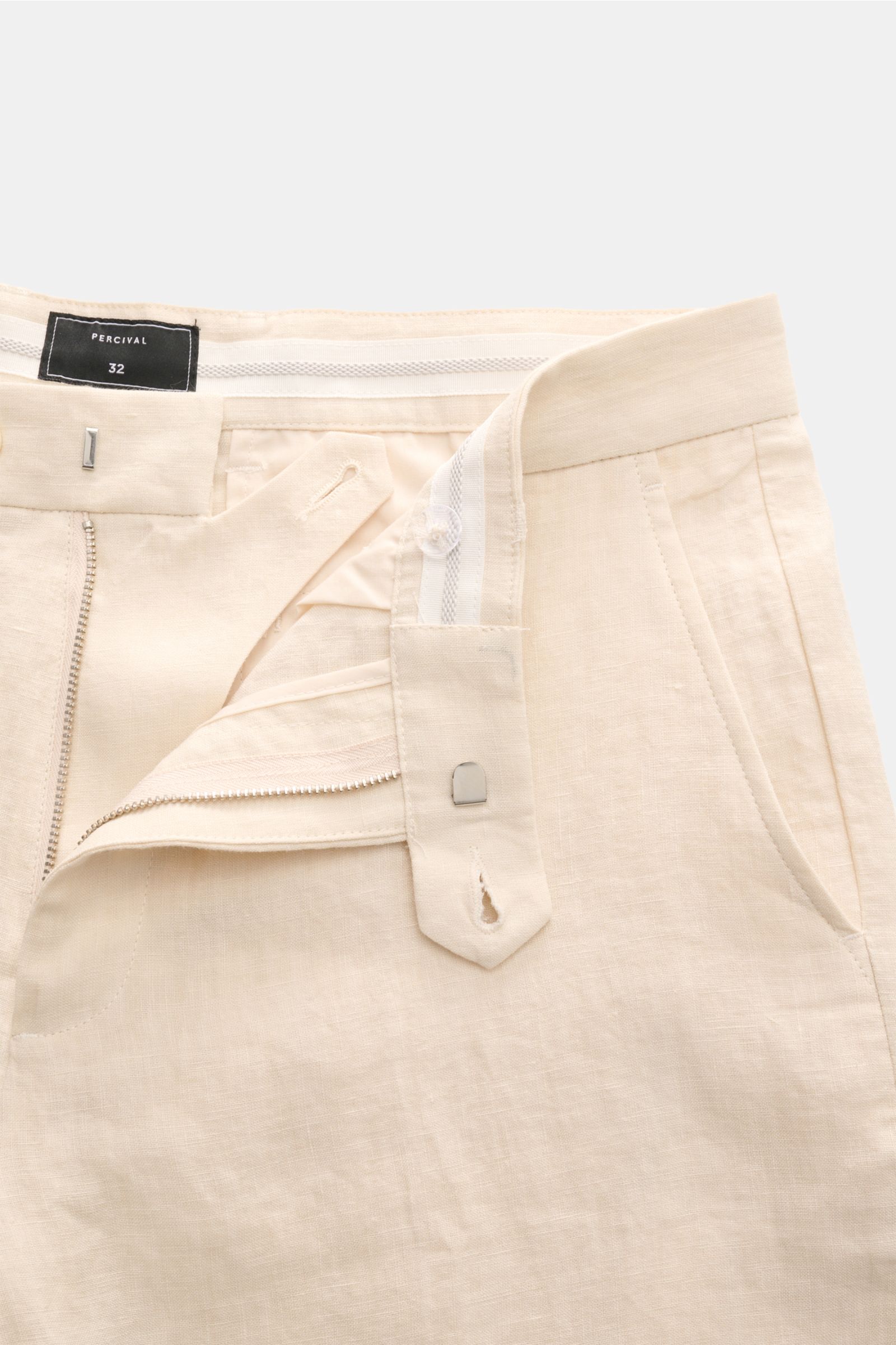 Front close-up view of Percival Trousers 'Tailored Linen' cream mottled, showing linen-cotton fabric, zip, button, and pocket details.

Stay smart this summer: The straight cut trousers 'Tailored Linen' made of linen and cotton by London label PERCIVAL