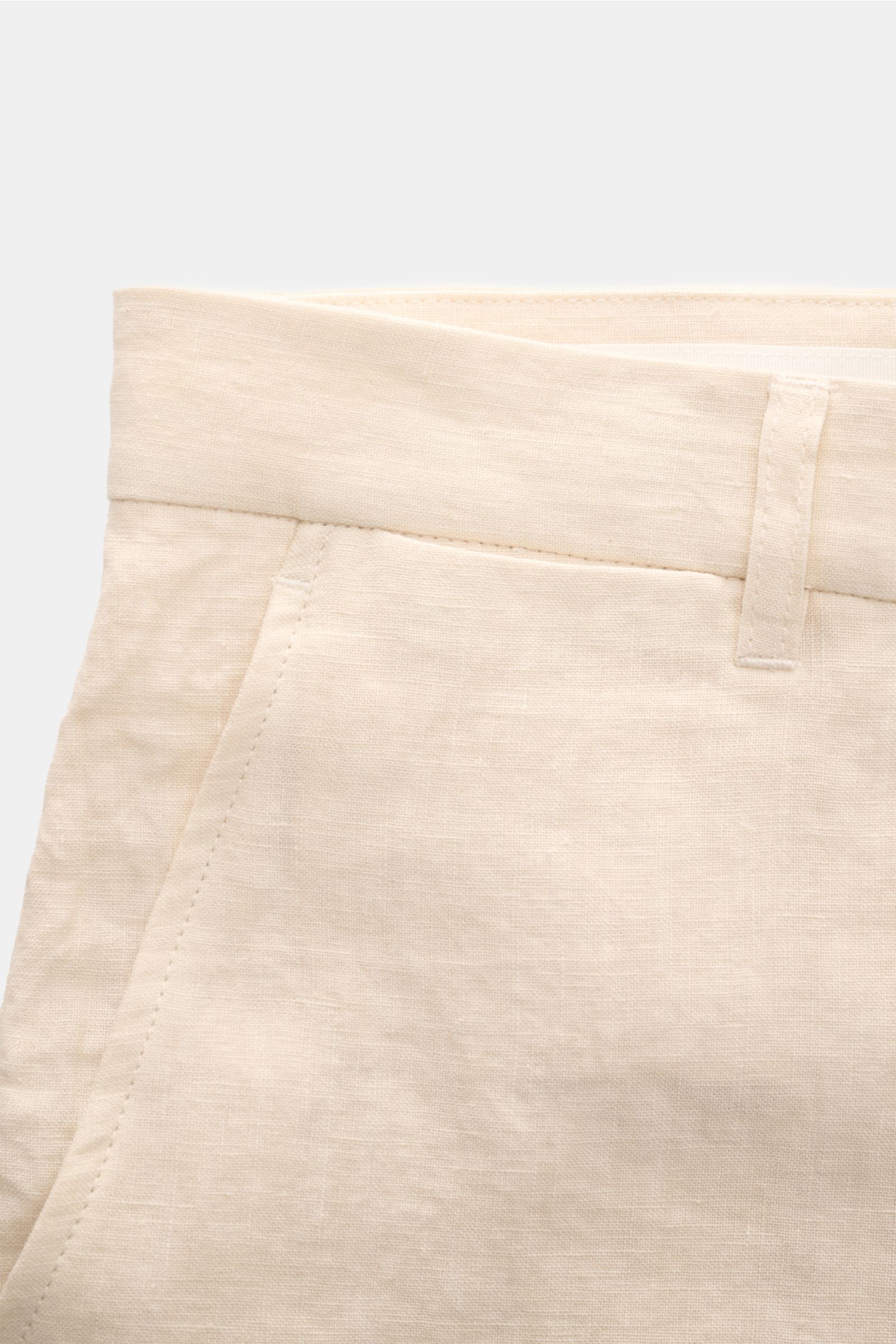 Close-up front view of Percival Trousers 'Tailored Linen' cream mottled, showcasing linen-cotton fabric, straight cut, and pocket details.

Stay smart this summer: The straight cut trousers 'Tailored Linen' made of linen and cotton by London label PERC
