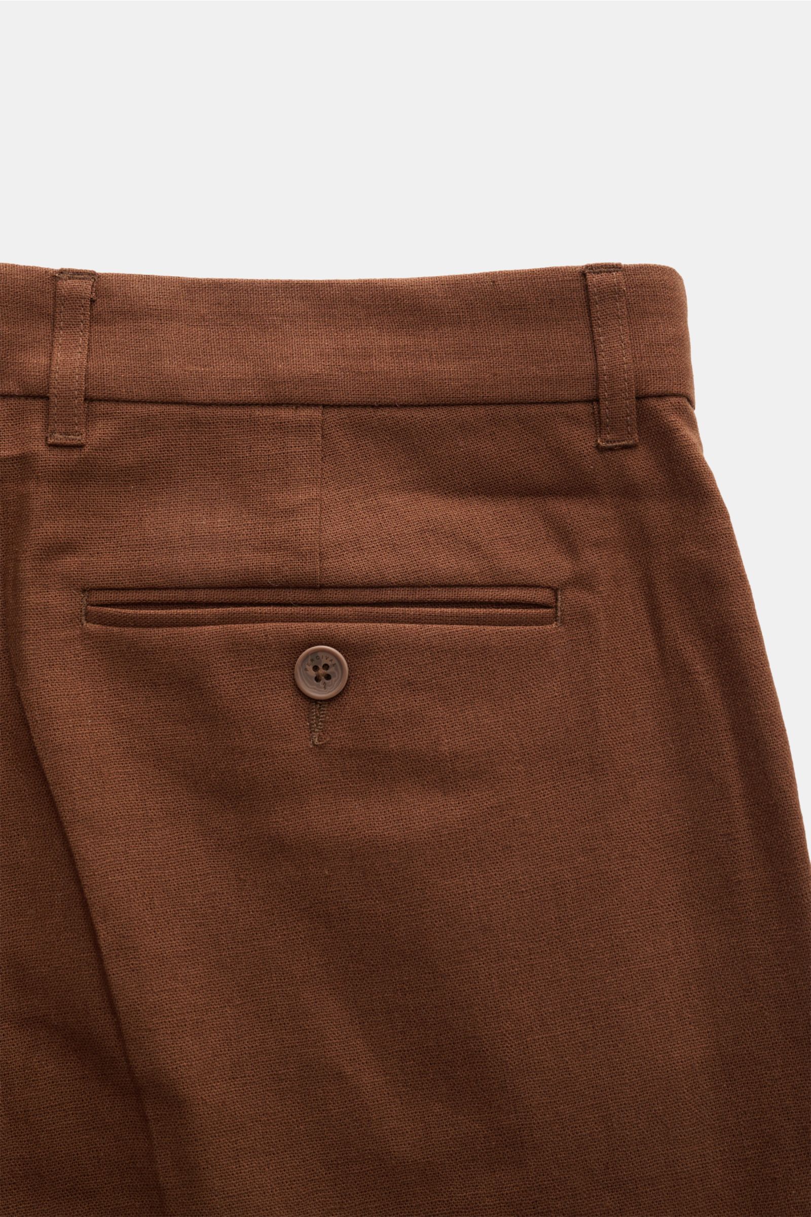 Close-up rear view of Percival Trousers 'Tailored Linen' brown showing jetted back pocket with button and linen-cotton texture.

Stay smart this summer: The straight cut trousers 'Tailored Linen' made of linen and cotton by London label PERCIVAL are ma