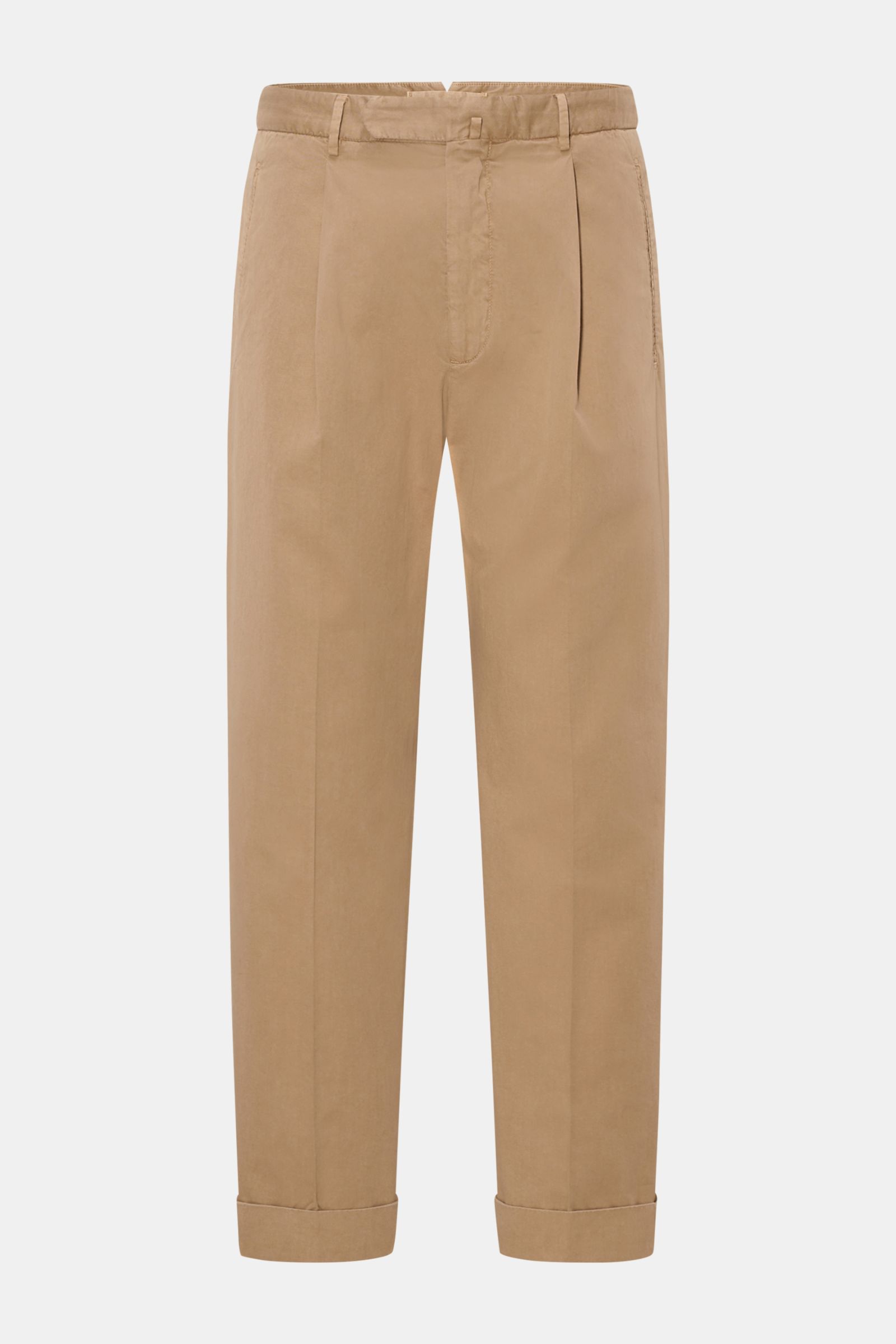 Front view of Santaniello Chinos 'Arsenio' light brown, made of soft pure cotton twill with single pleat and fixed hem turn-up.

Casual meets stylish: The chinos 'Arsenio' by SANTANIELLO are made of soft twill in pure cotton with a single pleat – for s