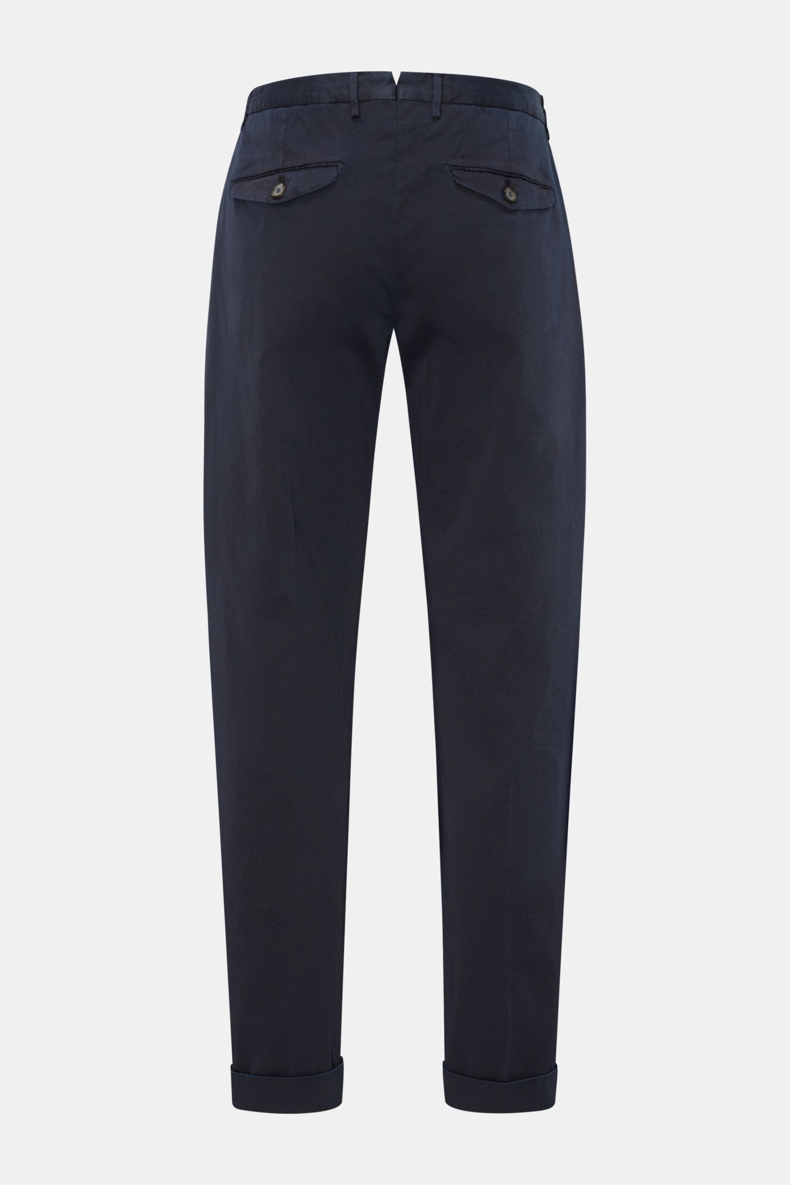 Santaniello Chino 'Camerota' navy, knöchellang, aus softem, leicht elastischem Baumwoll-Twill, Rückenansicht mit Bundfalte, geknöpften Gesäßtaschen.