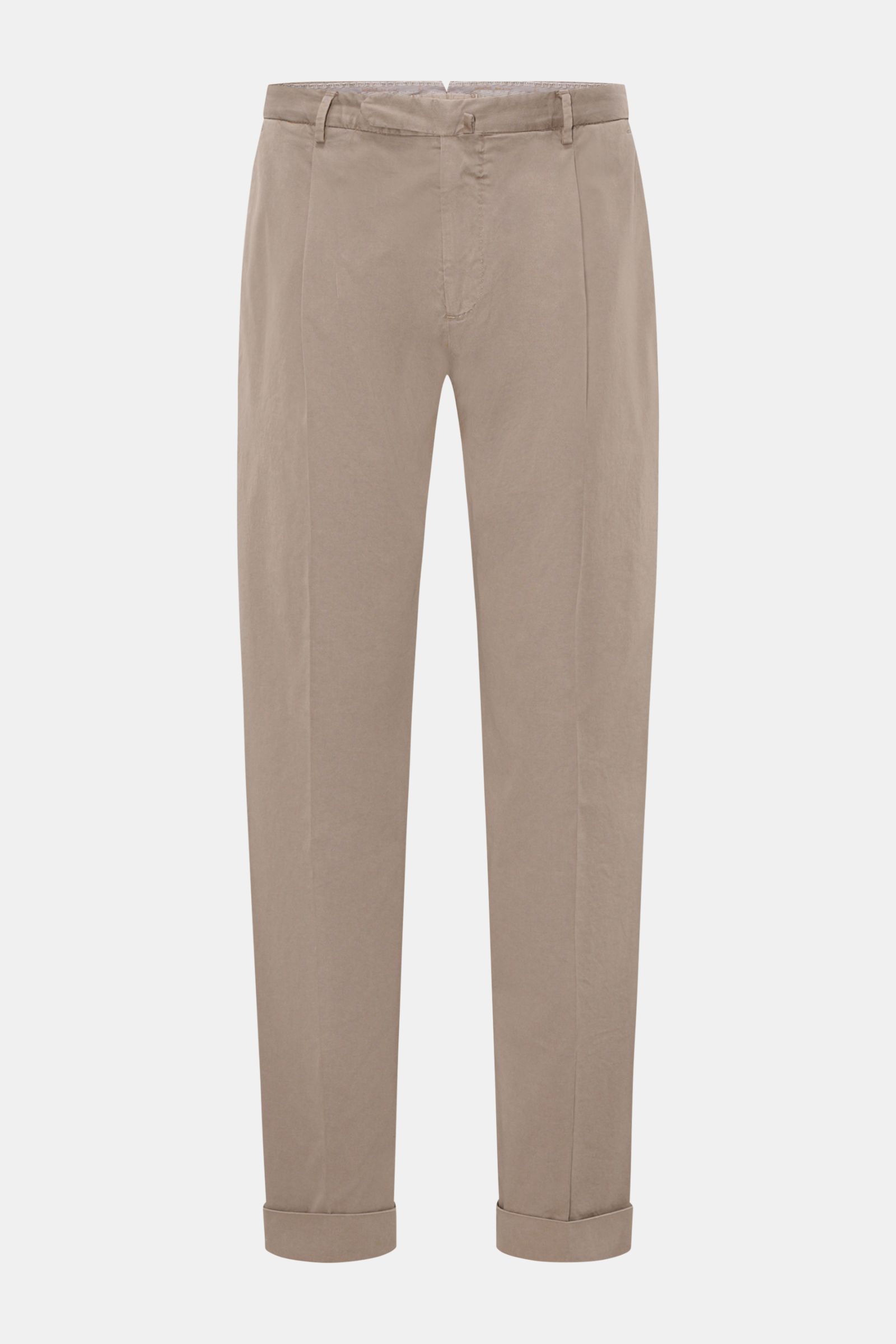 Front view of Santaniello Chinos 'Camerota' taupe in soft, slightly elastic cotton twill with a single pleat, tapered fit, ankle length, zip, waist buttons, French pockets, back button-flap pockets, and fixed hem turn-up. Casual meets stylish: The chinos 