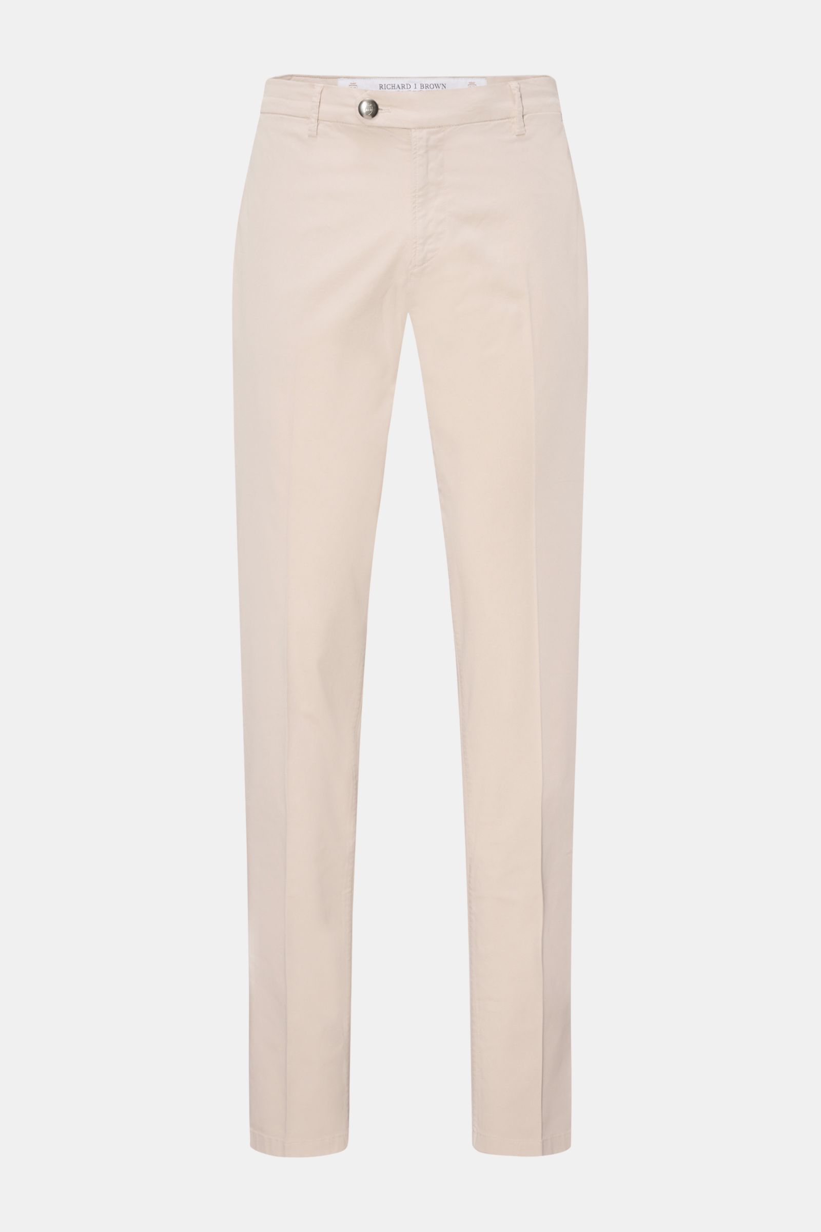 Richard J. Brown Chino 'Singapore' beige, gerade von vorne fotografiert, Baumwoll-Twill, elastisch, Regular Fit, schmal zulaufend, mit Knöpfen und Taschen.