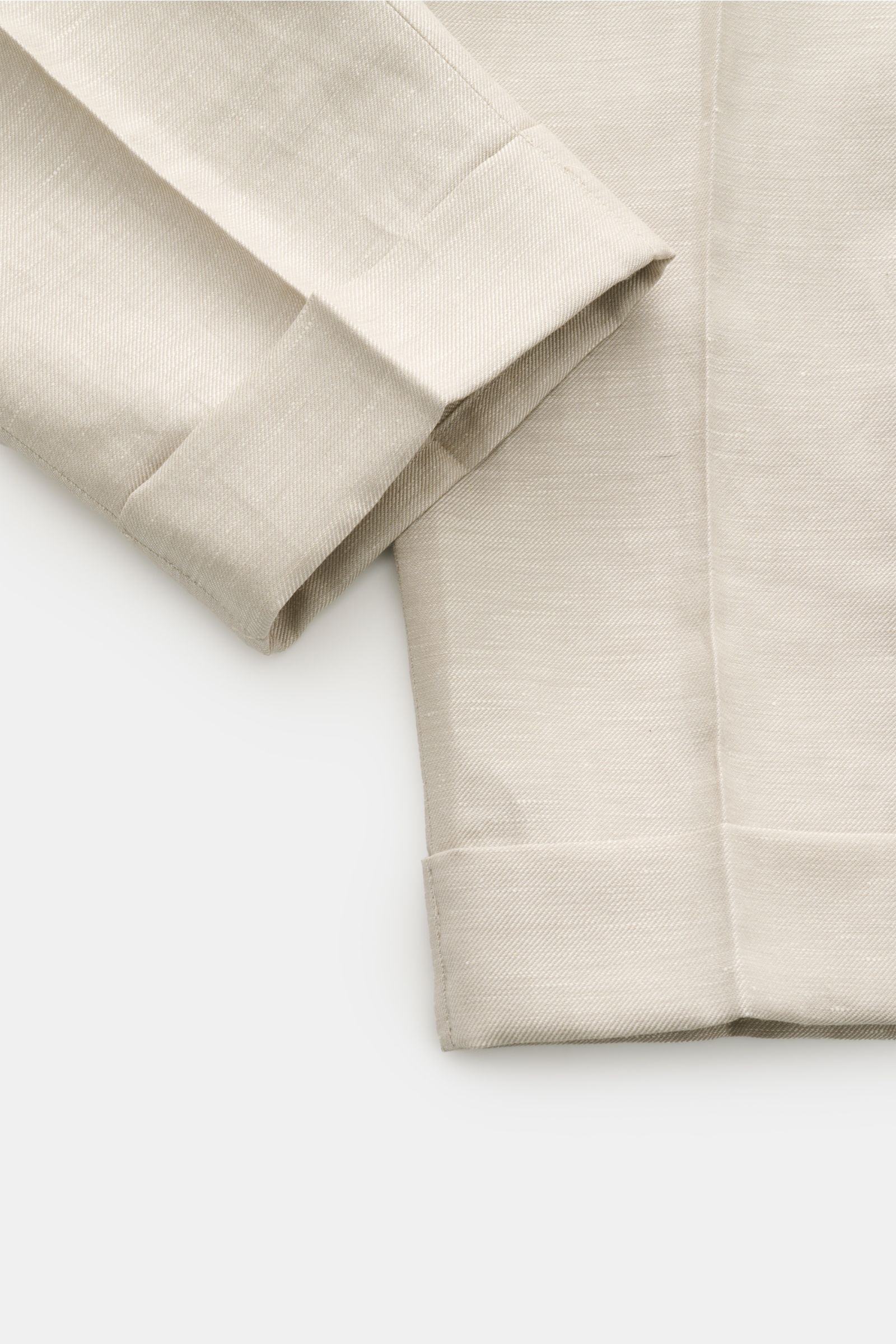 Close-up from above of PT Torino Trousers 'Carrot Fit' sand showing the fixed hem turn-up and distinctive twill texture in a linen and virgin wool blend.

Description: Italian nonchalance meets the lightness of linen and virgin wool: With the short tap