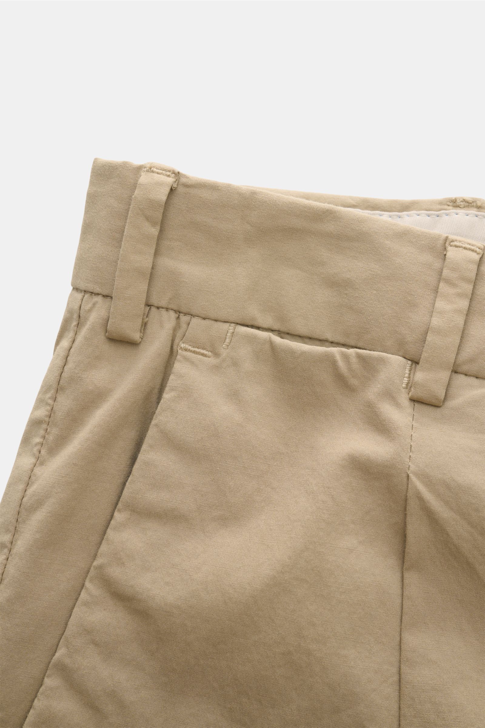 Close-up front view of PT Torino Chinos 'Rebel Fit' beige, showcasing cotton fabric, tapered fit, single pleat, belt loops, and pocket details. You can’t go wrong with PT TORINO: These comfortably cut chinos made of cotton in a trendy tapered fit are a st